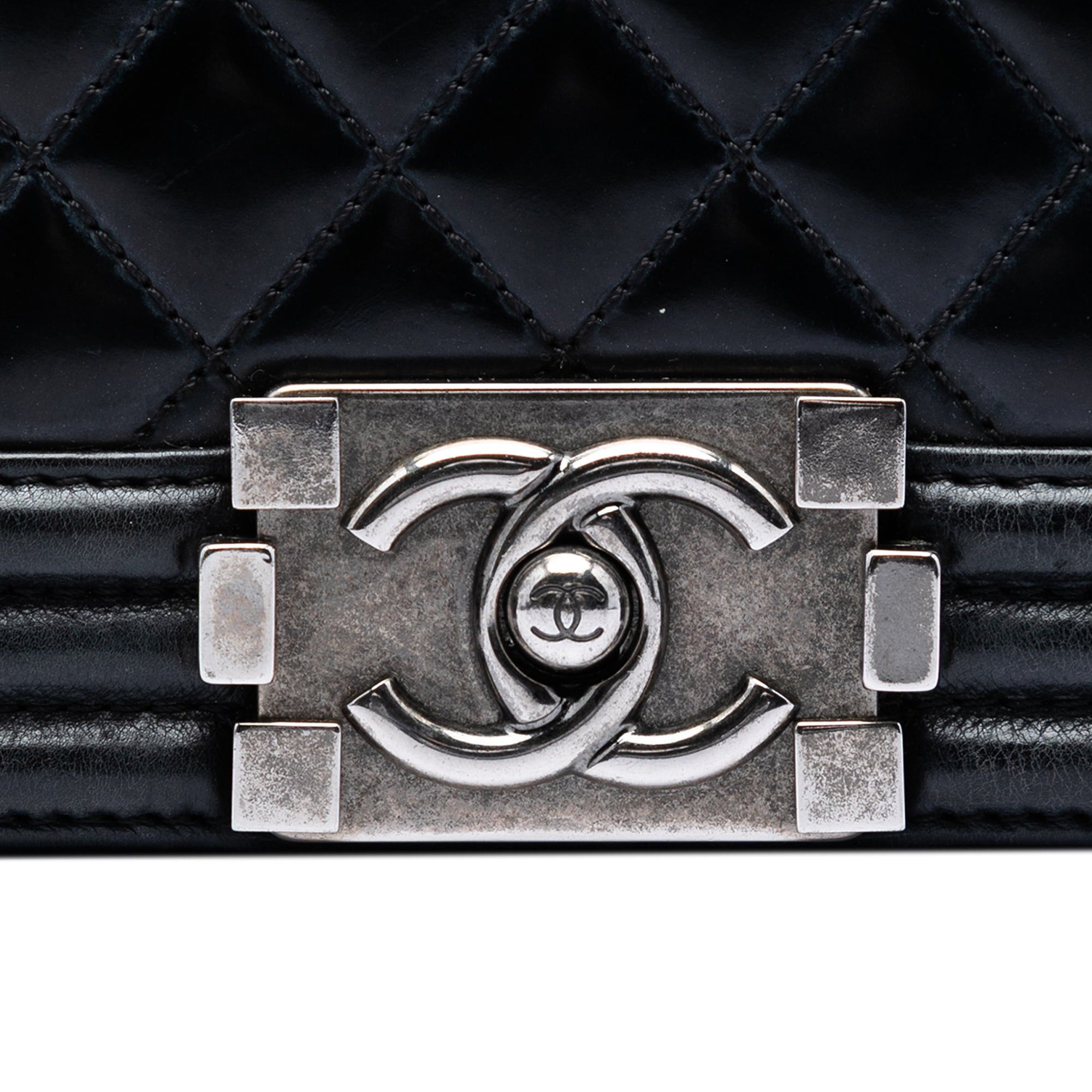 Chanel Paris Bombay Small Quilted Patent Medallion Embellished Boy Flap Size ONE SIZE - 5 Thumbnail