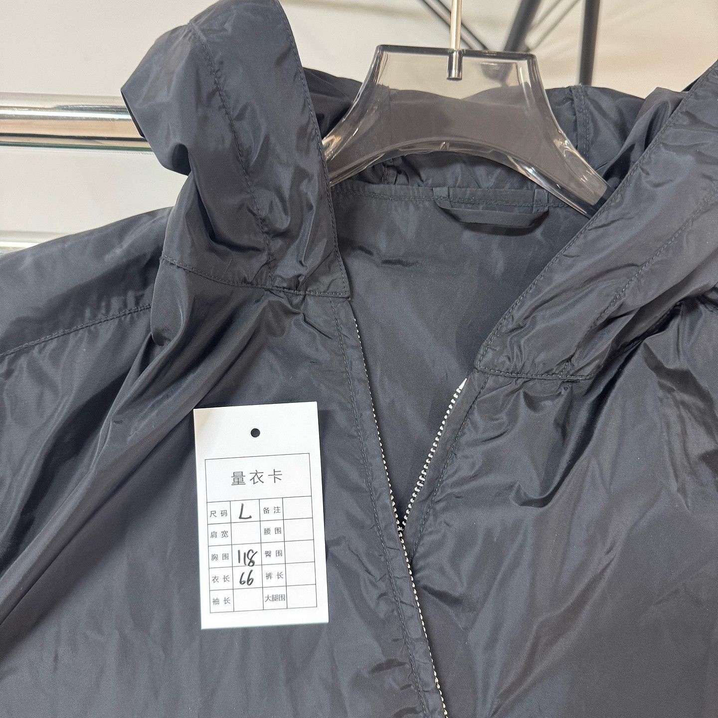 Prada Prada Logo Patch Hooded Jacket Size L Size US L / EU 52-54 / 3 - 5 Thumbnail