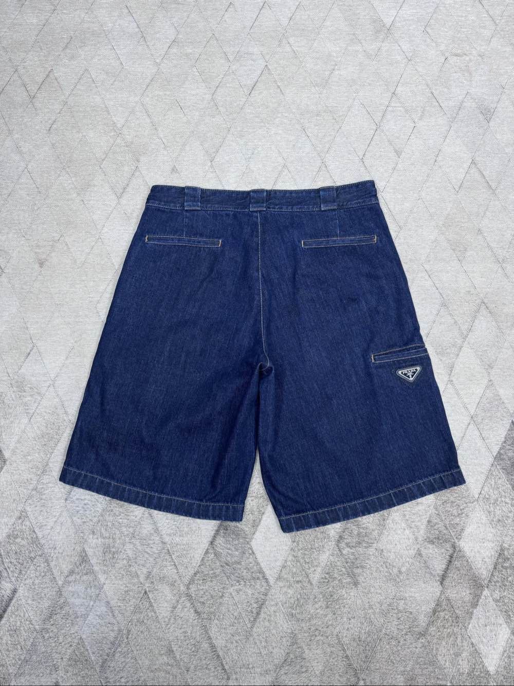 Prada Prada Logo Patch Denim Shorts Size 36 Size US 36 / EU 52 - 2 Thumbnail