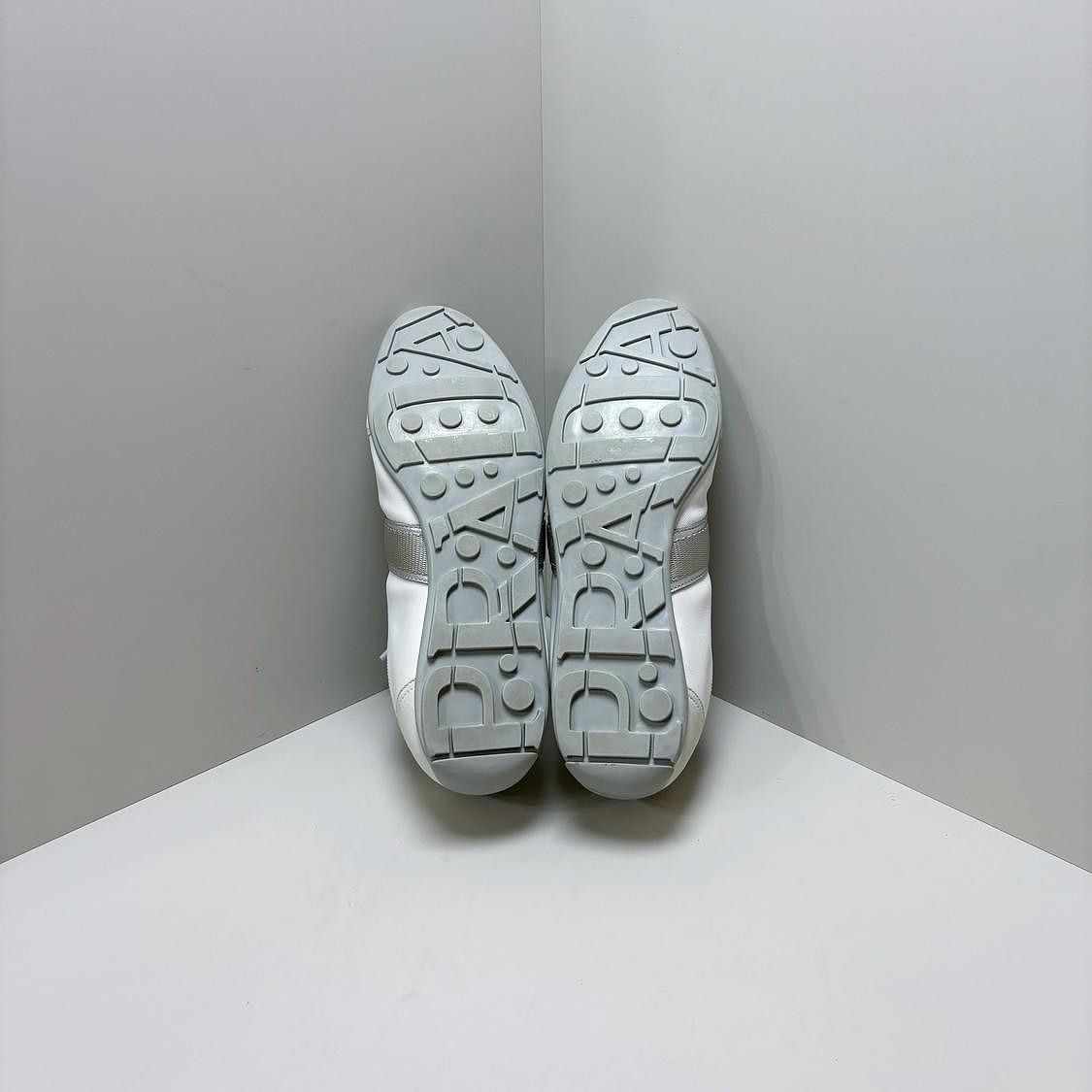Prada Prada Logo Low-Top Sneakers Size 37 Size US 7 / IT 37 - 4 Thumbnail