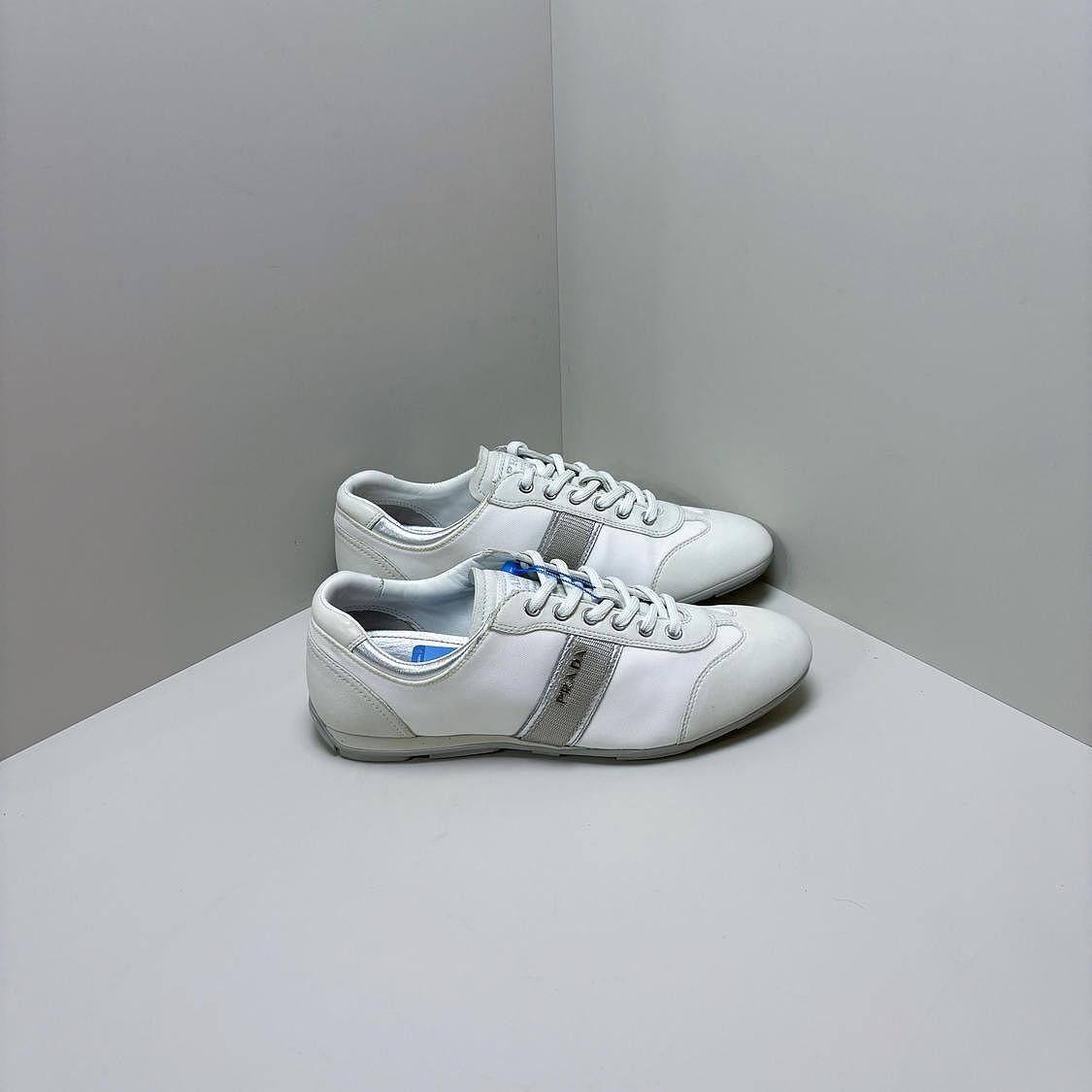 Prada Prada Logo Low-Top Sneakers Size 37 Size US 7 / IT 37 - 6 Thumbnail