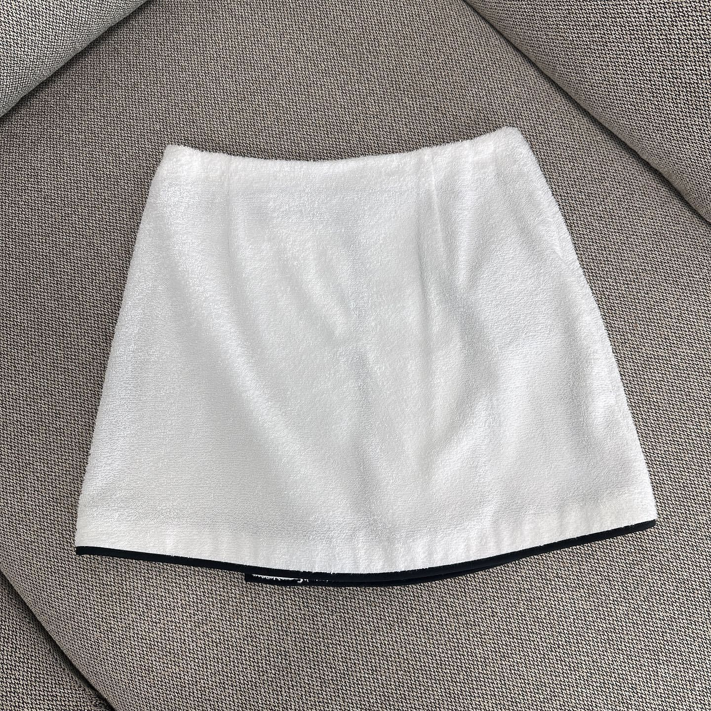 Prada Prada Logo Terry Mini Skirt Size IT 40 Size 27" / US 4 / IT 40 - 2 Thumbnail
