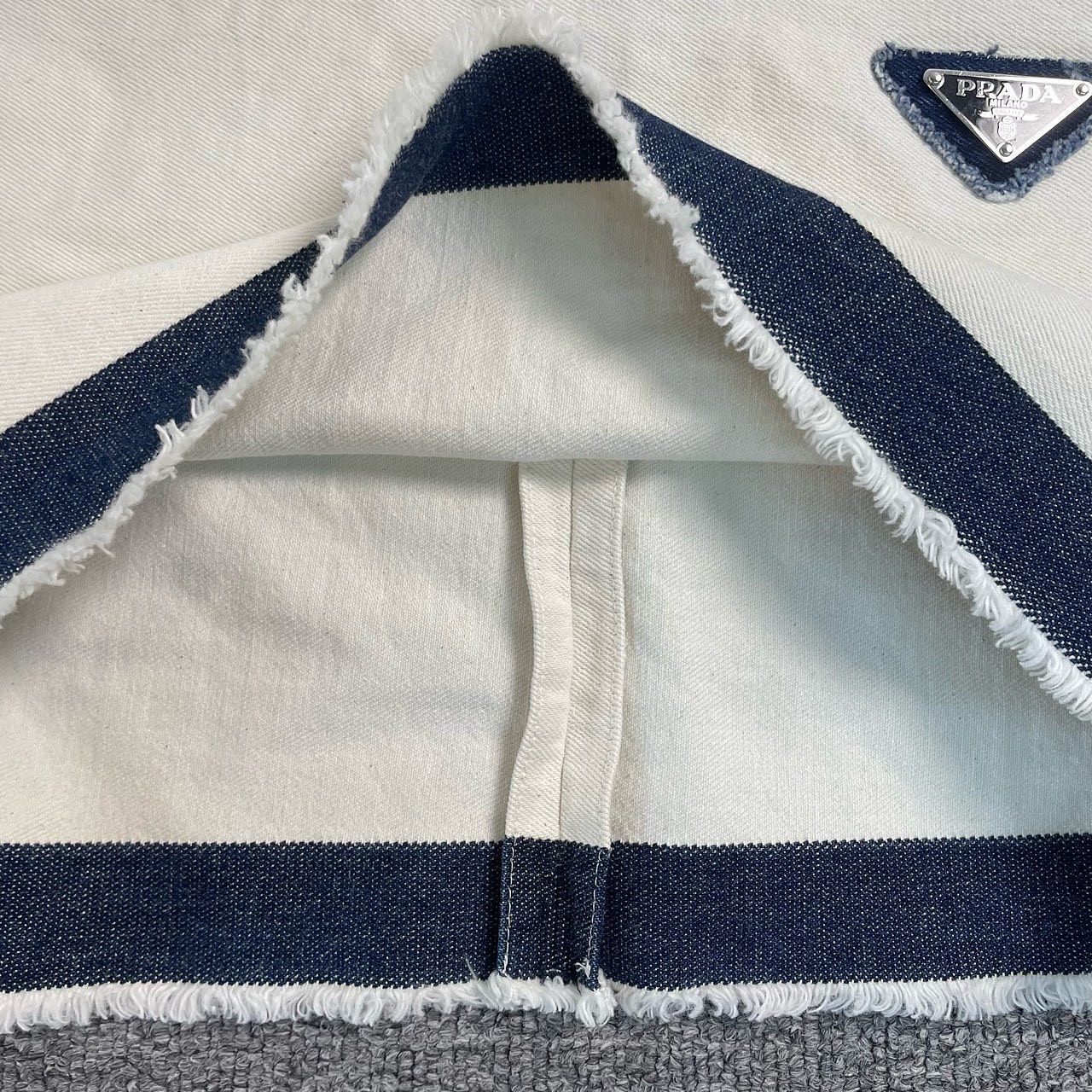 Prada Prada Triangle Logo Raw Hem Crop Top Size 38 Size XS / US 0-2 / IT 36-38 - 7 Thumbnail