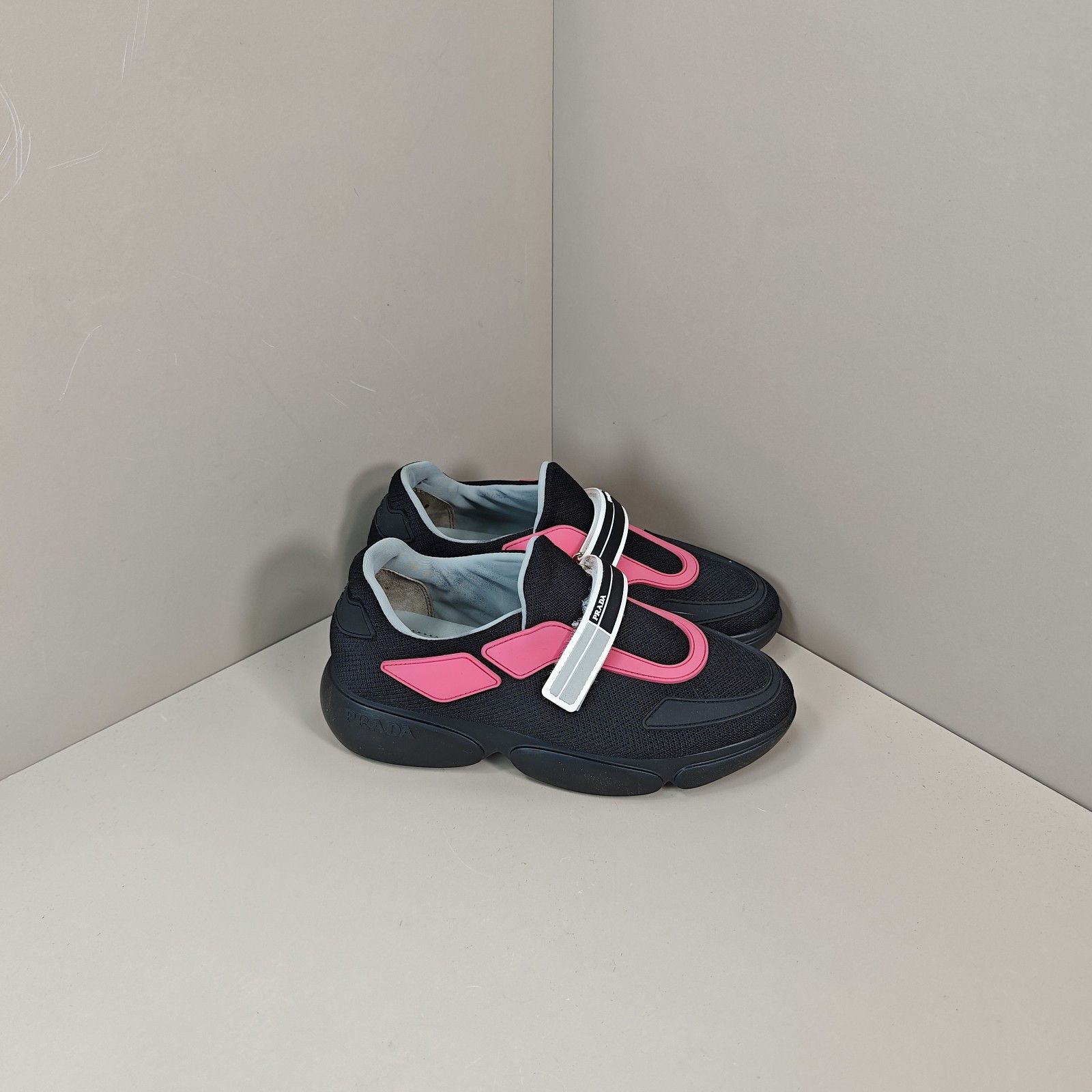 Prada Prada Pink Accent Low-Top Sneakers Size 35.5 Size US 5.5 / IT 35.5 - 6 Thumbnail