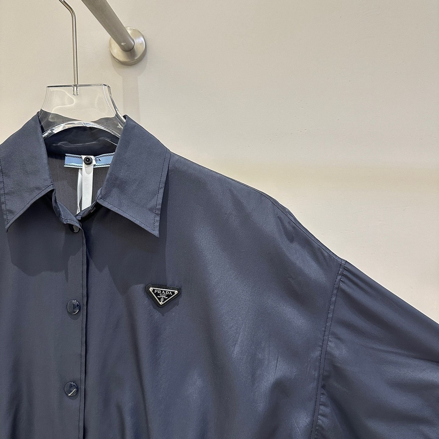 Prada Prada Triangle Logo Silk Button Up Shirt Size 38 Size XS / US 0-2 / IT 36-38 - 7 Thumbnail
