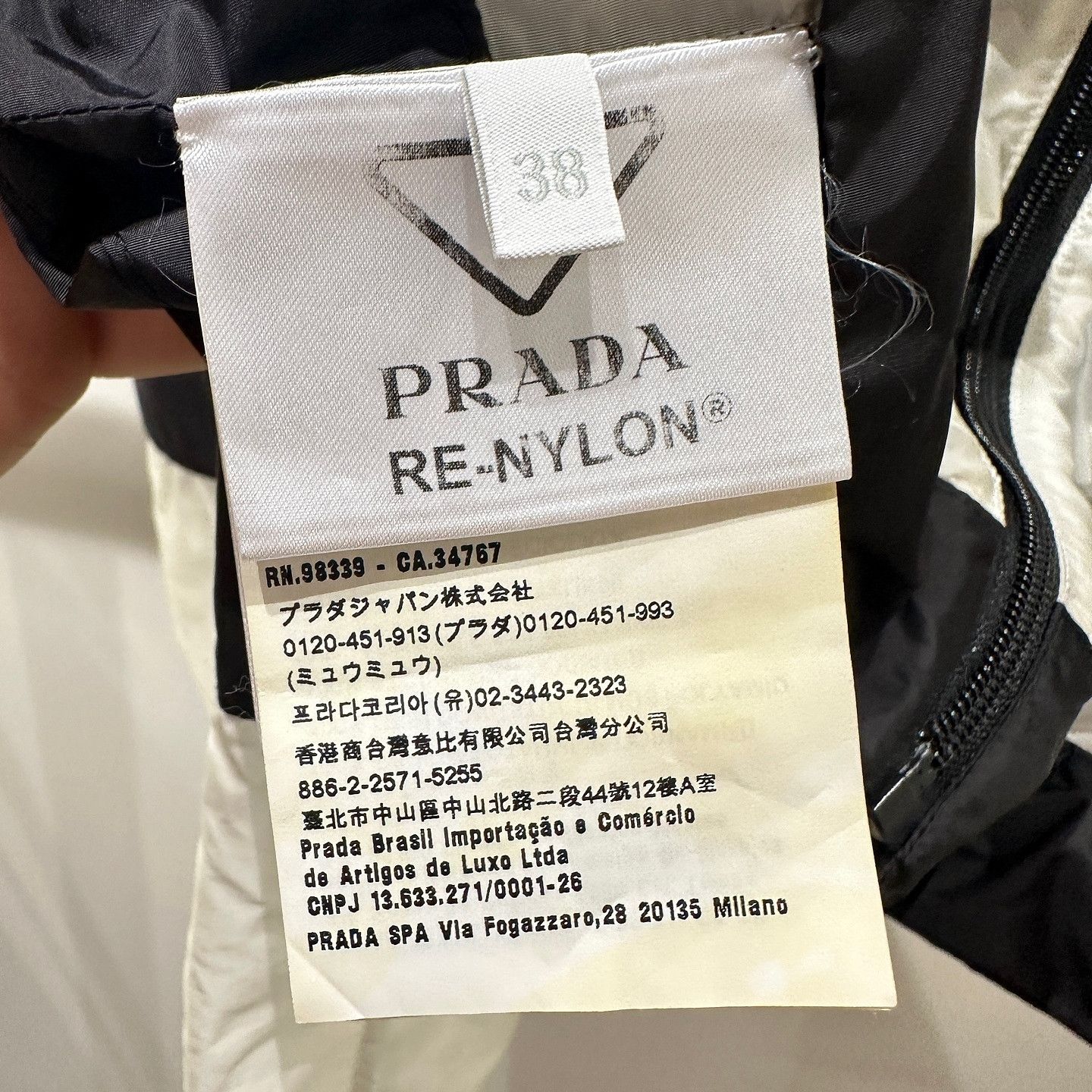 Prada Prada Re-Nylon Two-Tone Jacket Size 38 Size XS / US 0-2 / IT 36-38 - 4 Thumbnail
