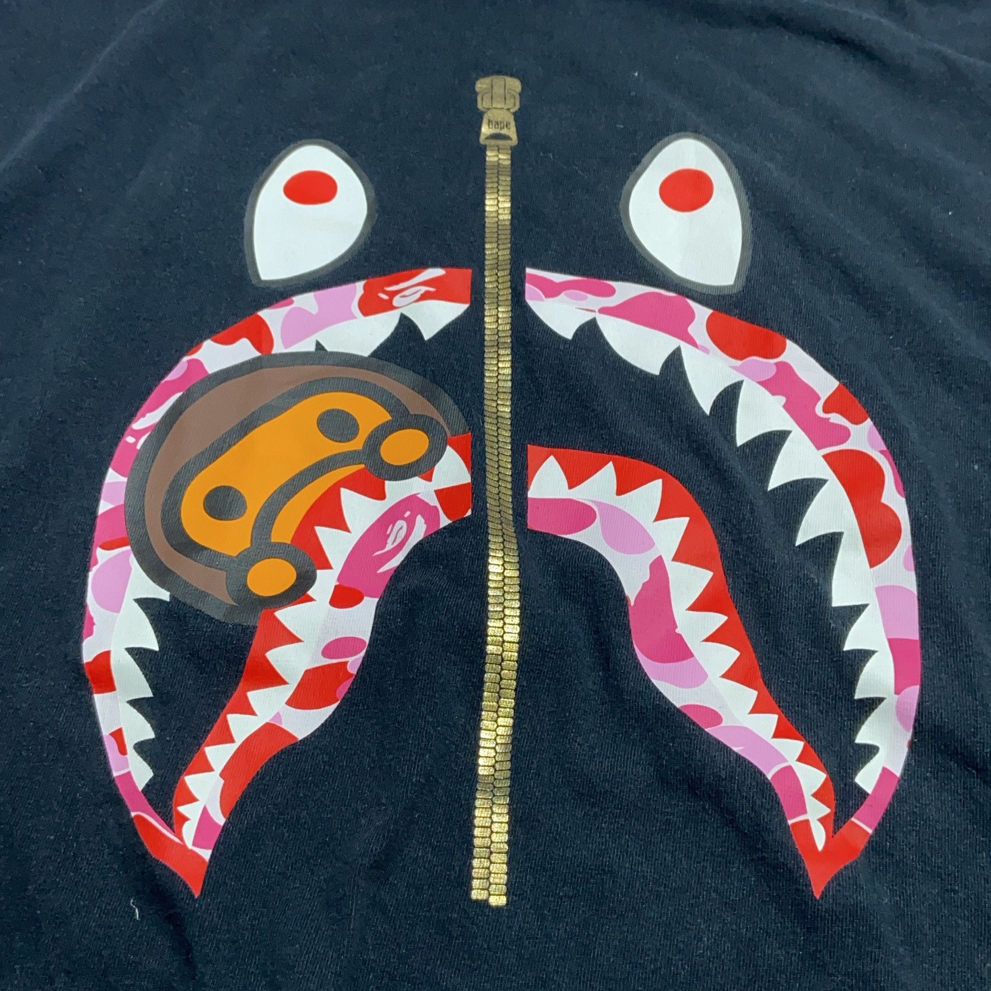 Bape A BATHING APE Camo Shark T-Shirt Size XL Size US XL / EU 56 / 4 - 5 Thumbnail