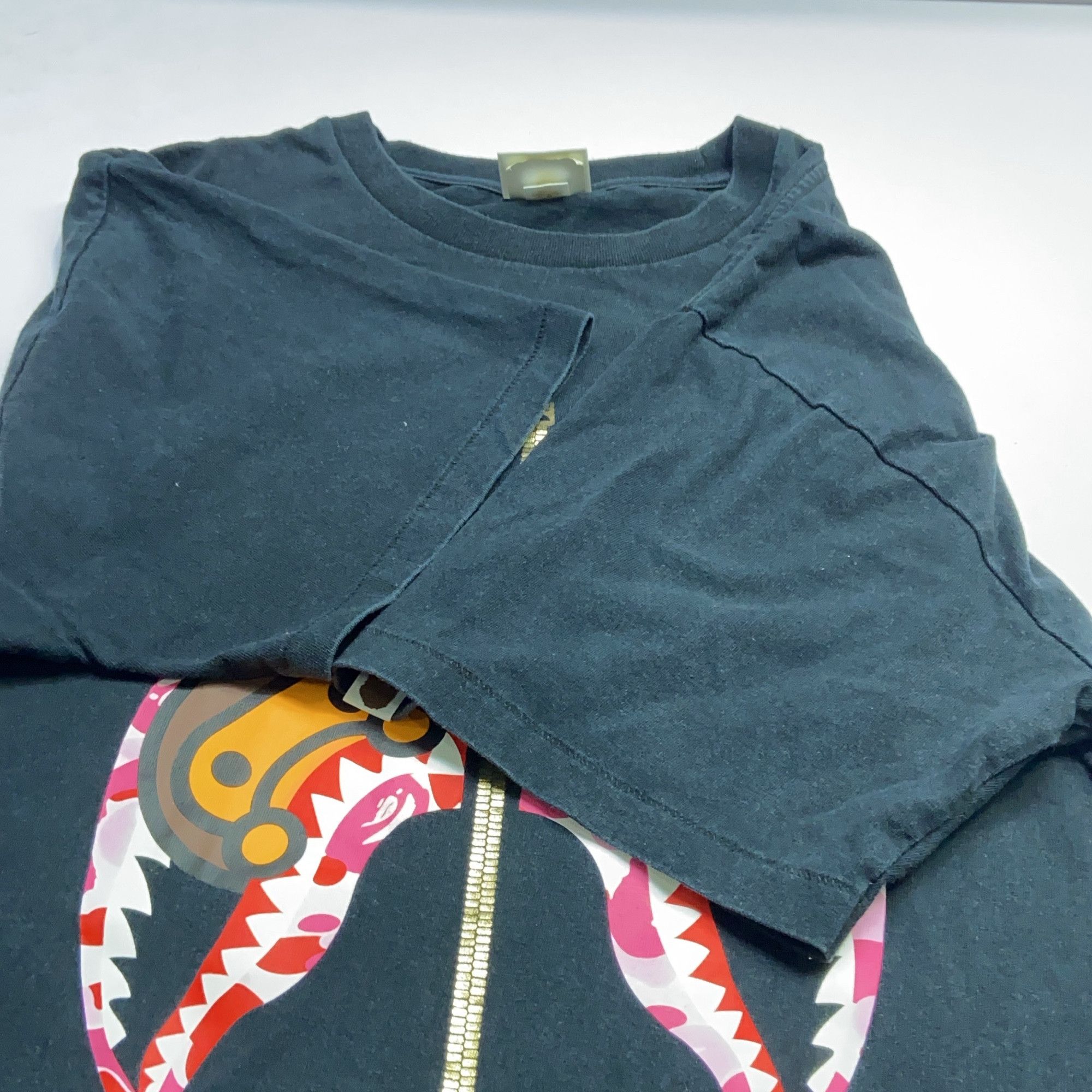 Bape A BATHING APE Camo Shark T-Shirt Size XL Size US XL / EU 56 / 4 - 10 Thumbnail