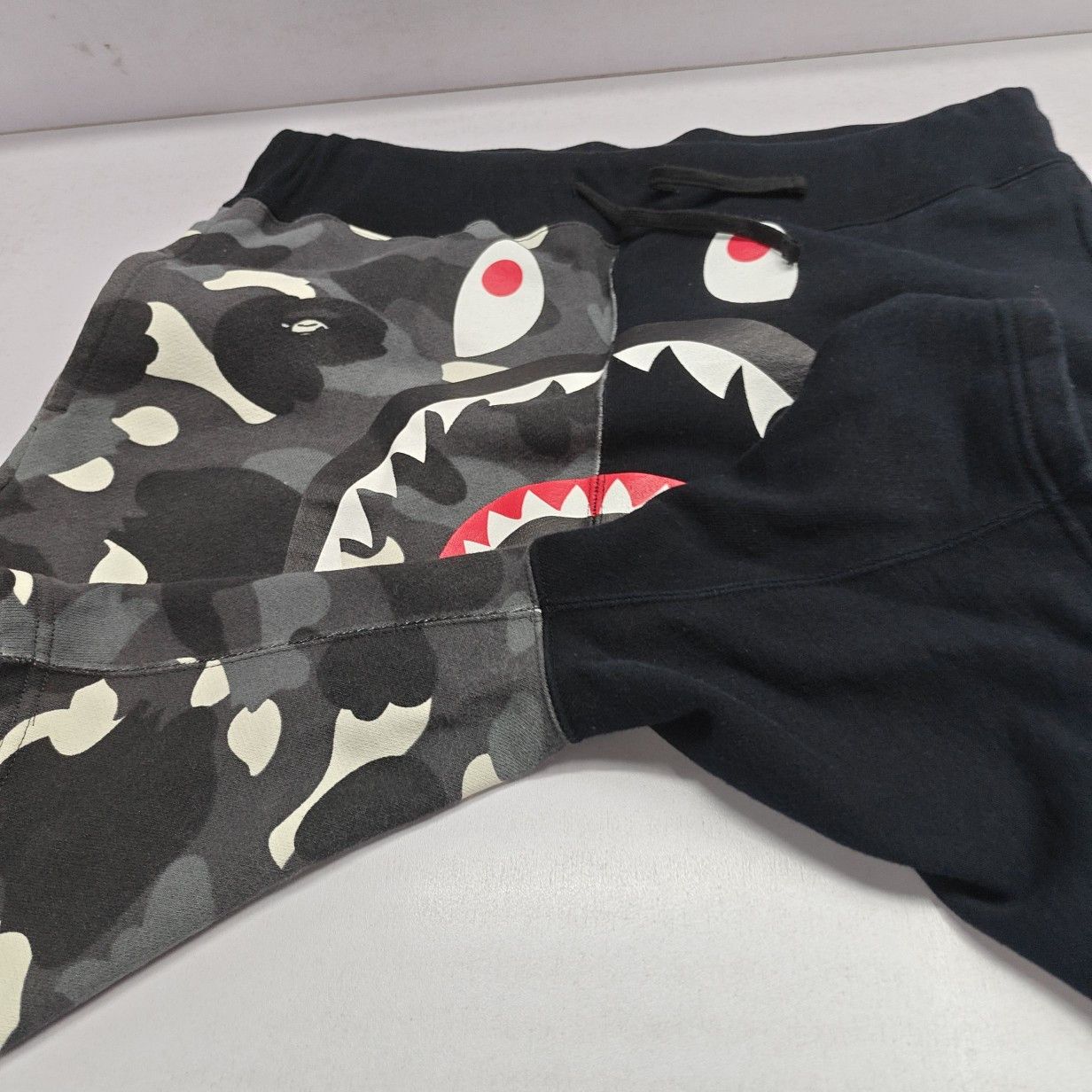 Bape A Bathing Ape Shark Camo Split Shorts Size L Size US 34 / EU 50 - 10 Thumbnail
