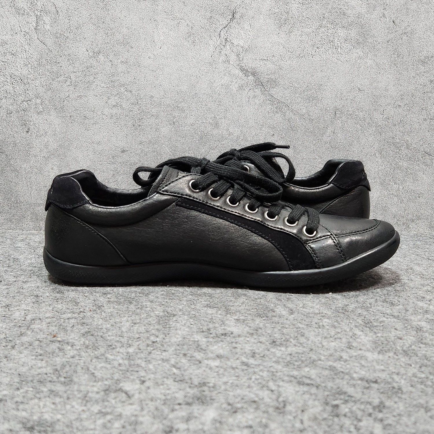 Prada Prada Leather Low-Top Sneakers US 11 Size US 11 / EU 44 - 9 Thumbnail
