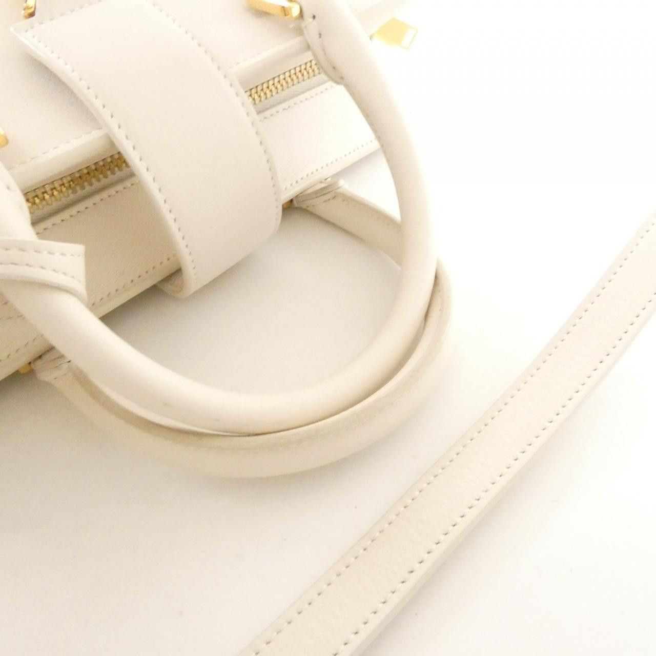 Yves Saint Laurent Yves Saint Laurent Saint Laurent Cabas Monogram Calf Handbag Leather Crossbody Bag 372087BJ50J DUTY FREE for USA Size ONE SIZE - 5 Thumbnail