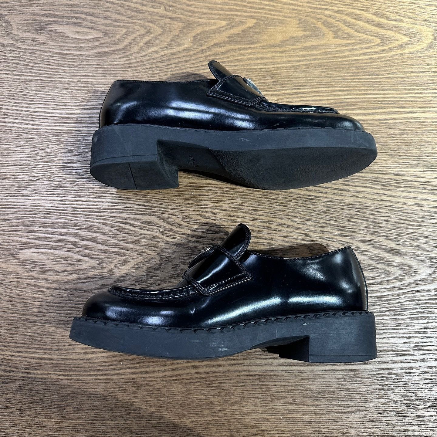 Prada Prada Logo Leather Loafers Size 34.5 Size US 4.5 / IT 34.5 - 9 Thumbnail