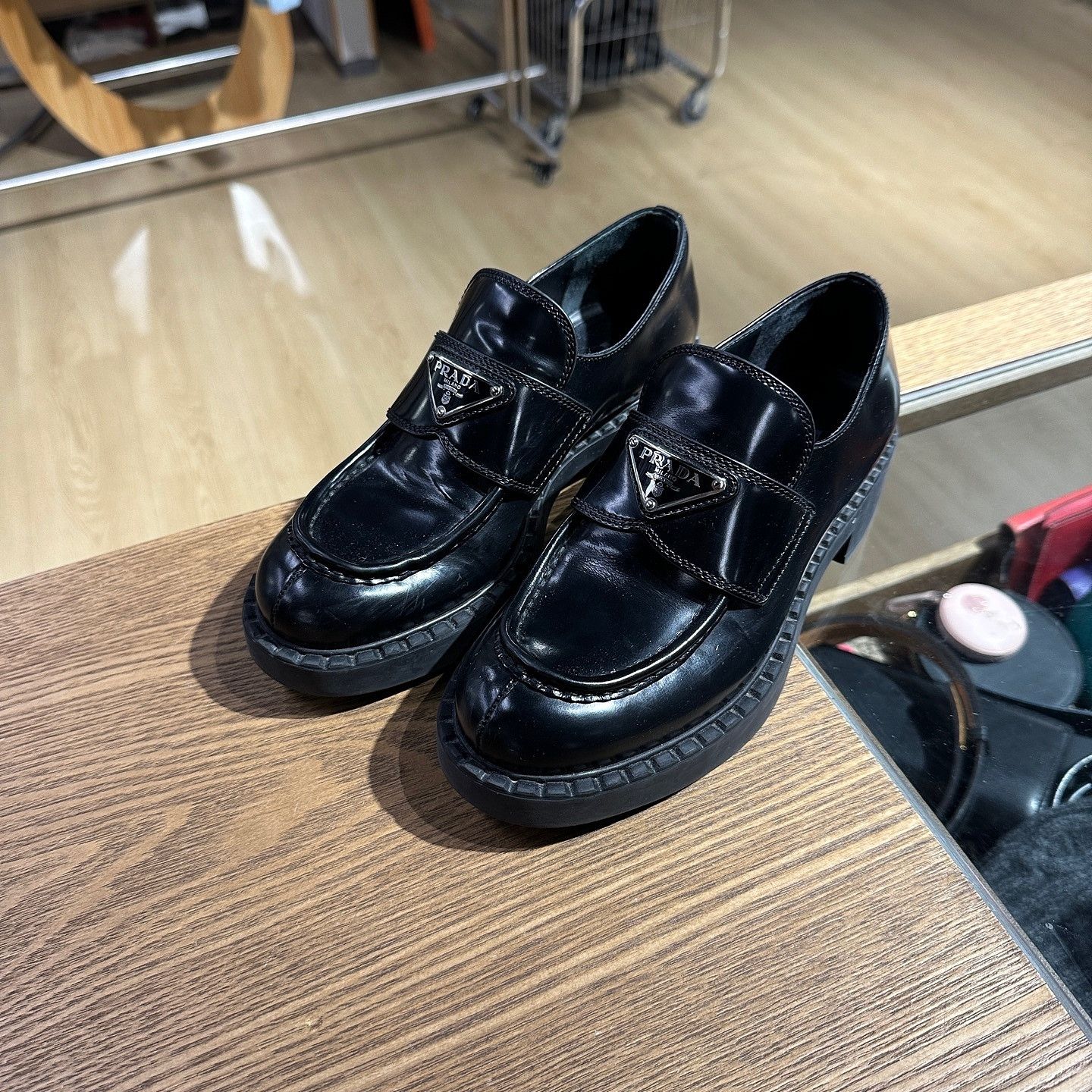 Prada Prada Logo Leather Loafers Size 34.5 Size US 4.5 / IT 34.5 - 7 Thumbnail