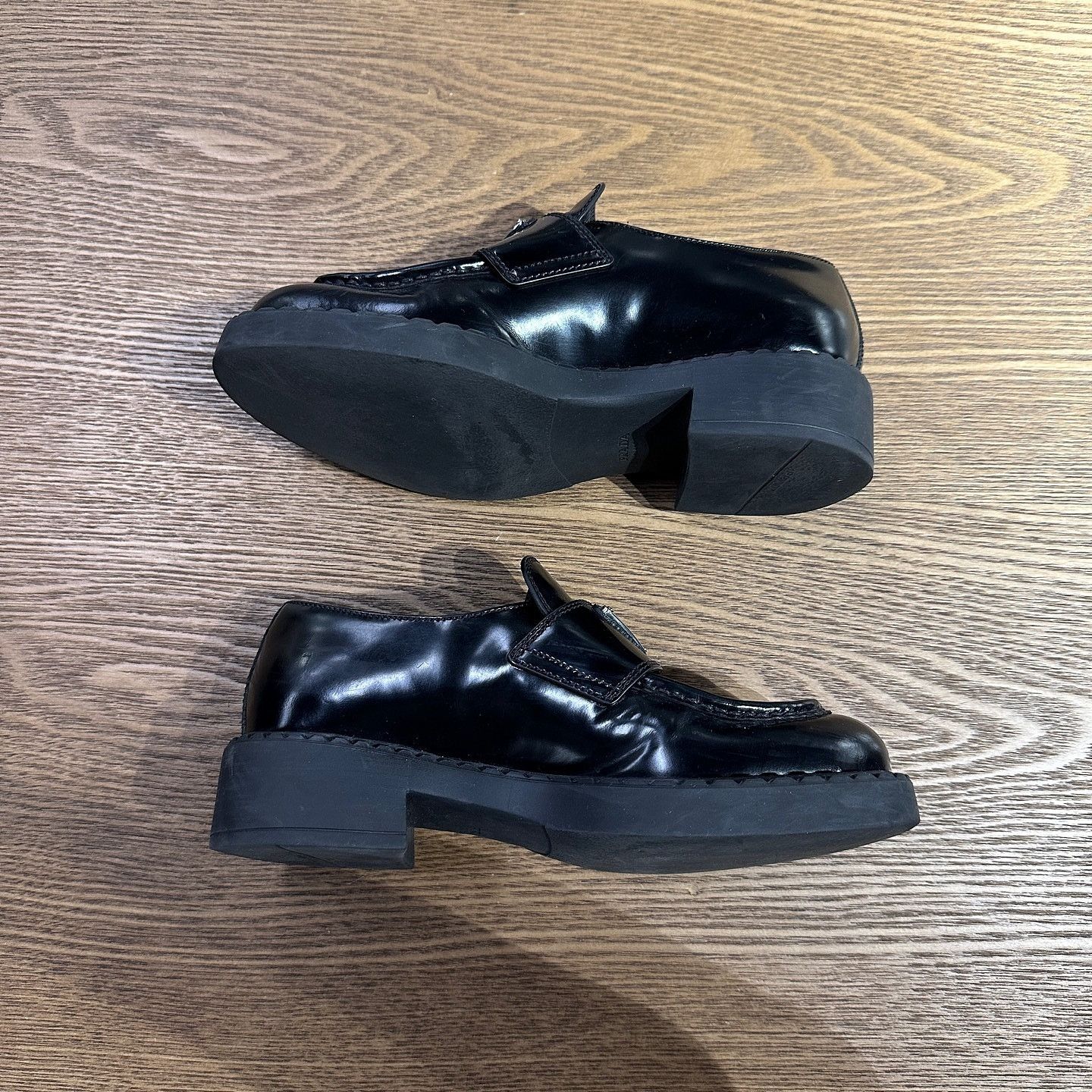Prada Prada Logo Leather Loafers Size 34.5 Size US 4.5 / IT 34.5 - 10 Thumbnail