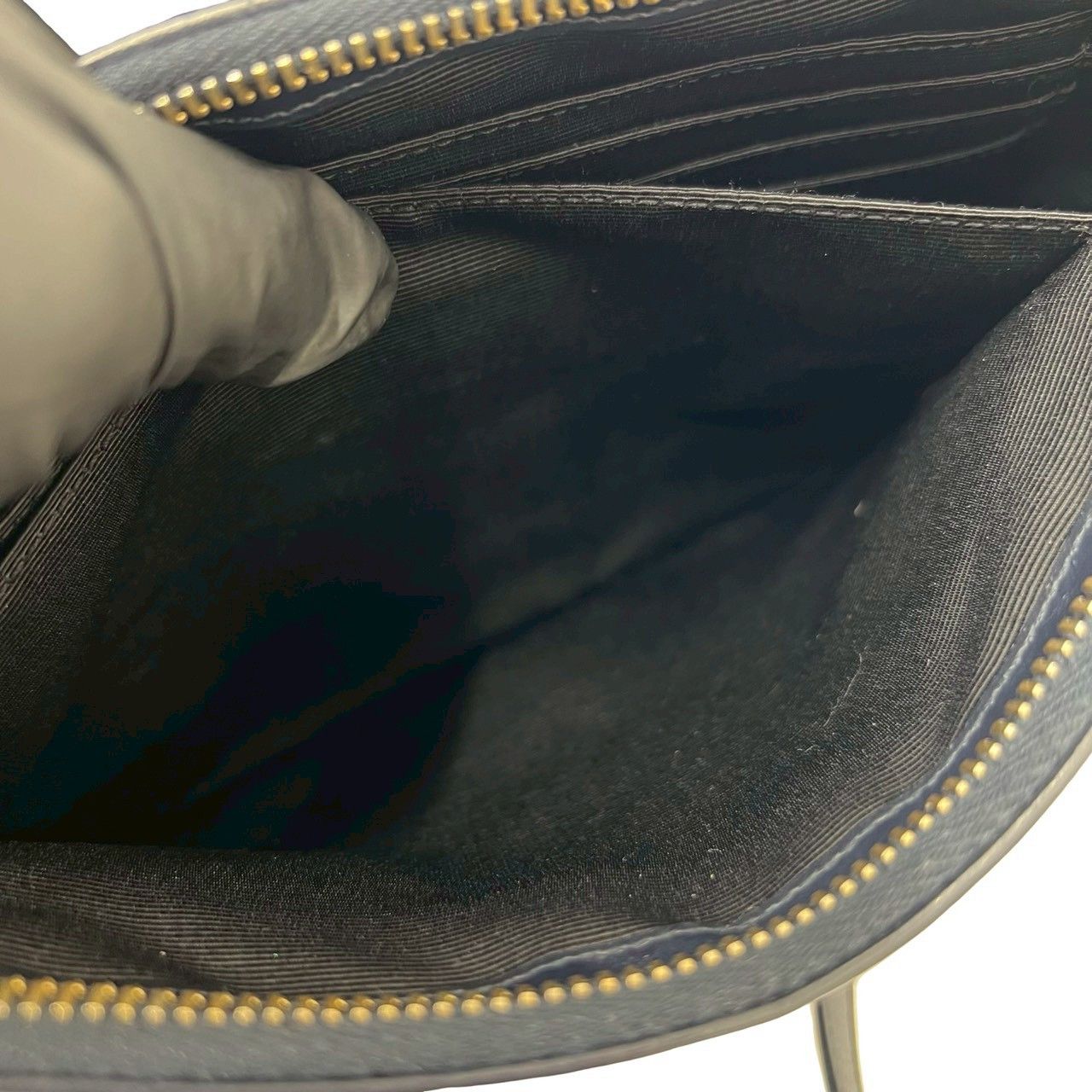 Yves Saint Laurent Yves Saint Laurent Saint Laurent Paris Leather Shoulder Bag Leather Shoulder Bag DUTY FREE for USA Size ONE SIZE - 11 Thumbnail