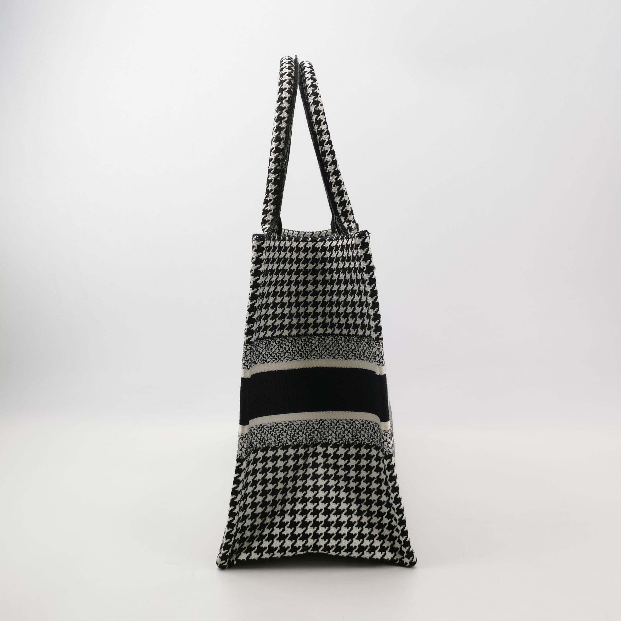 Dior Dior Women os Tote Bags Size ONE SIZE - 4 Thumbnail