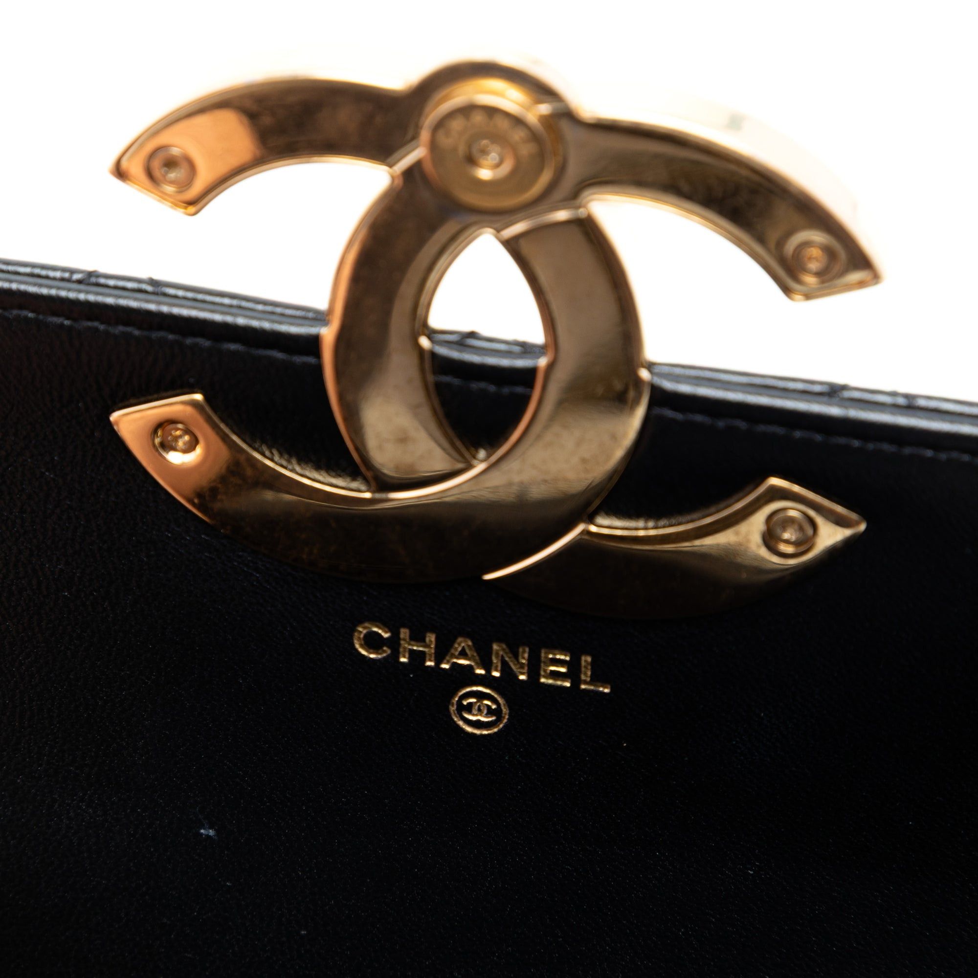 Chanel Quilted Lambskin Giant CC Flap Phone Holder with Chain Size ONE SIZE - 5 Thumbnail