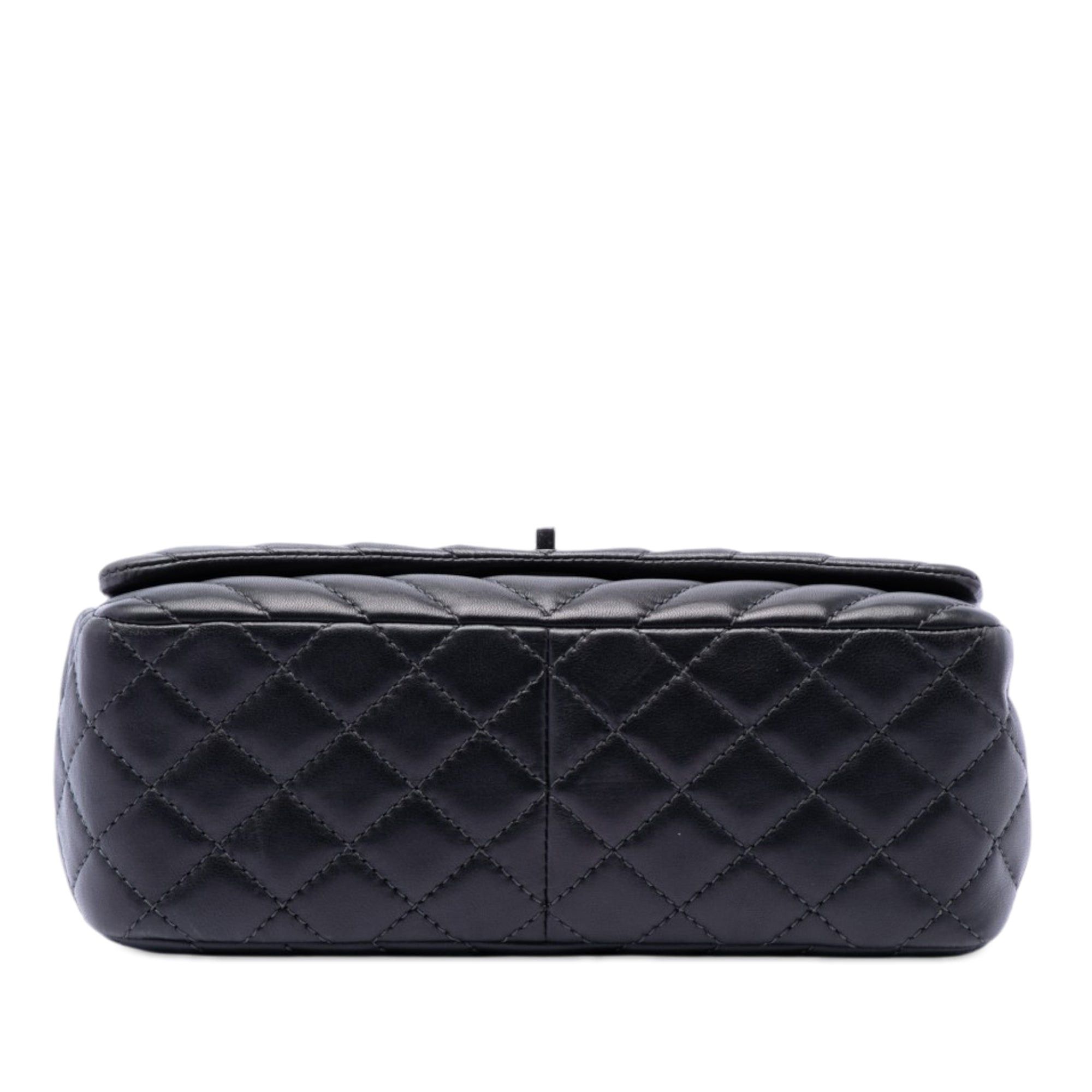 Chanel Medium Chevron Lambskin Surpique Flap Size ONE SIZE - 3 Thumbnail