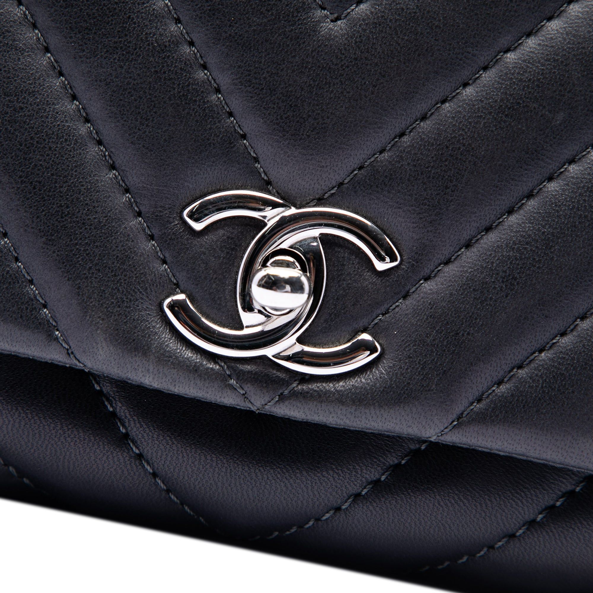 Chanel Medium Chevron Lambskin Surpique Flap Size ONE SIZE - 5 Thumbnail