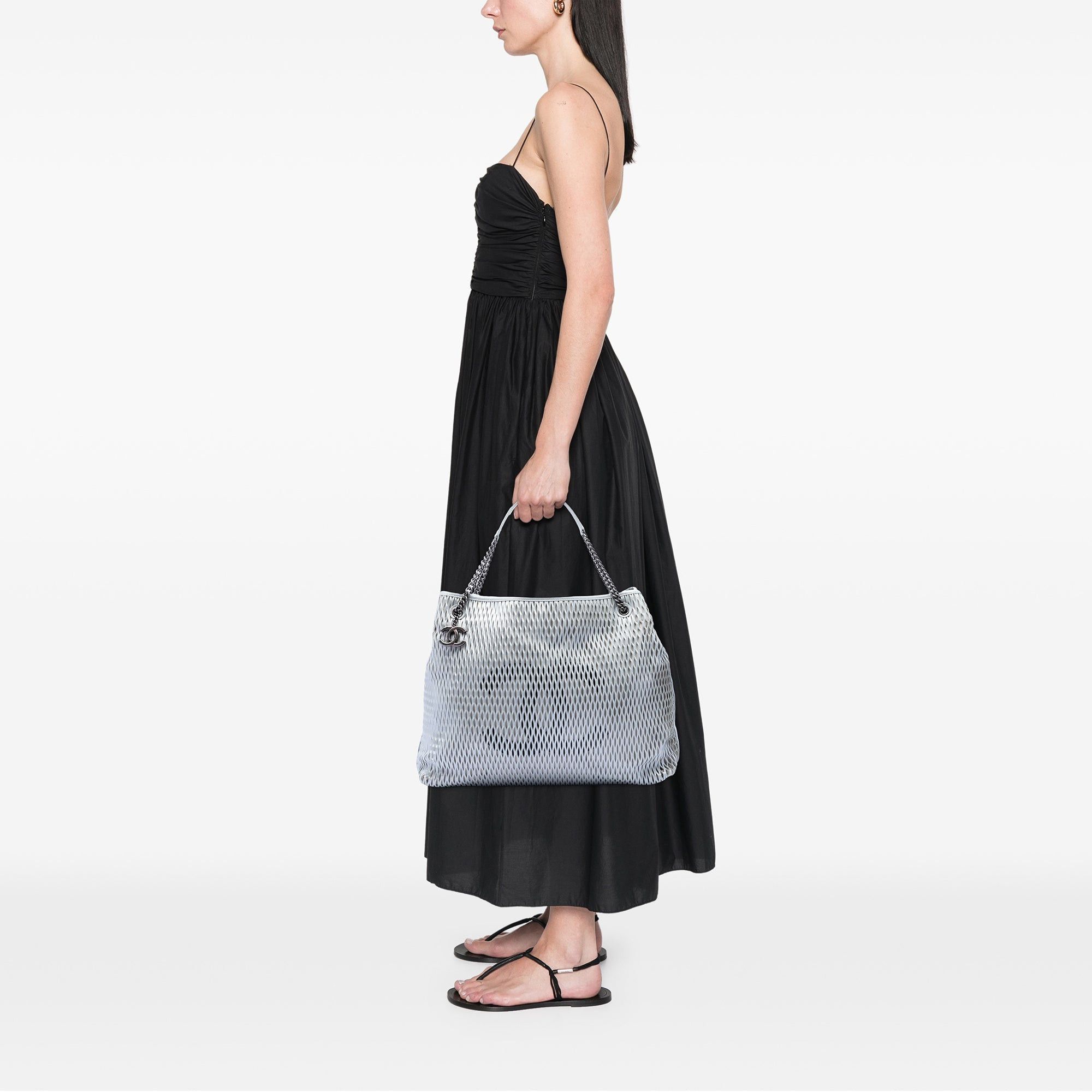 Chanel CC Perforated Leather Tote Size ONE SIZE - 6 Thumbnail