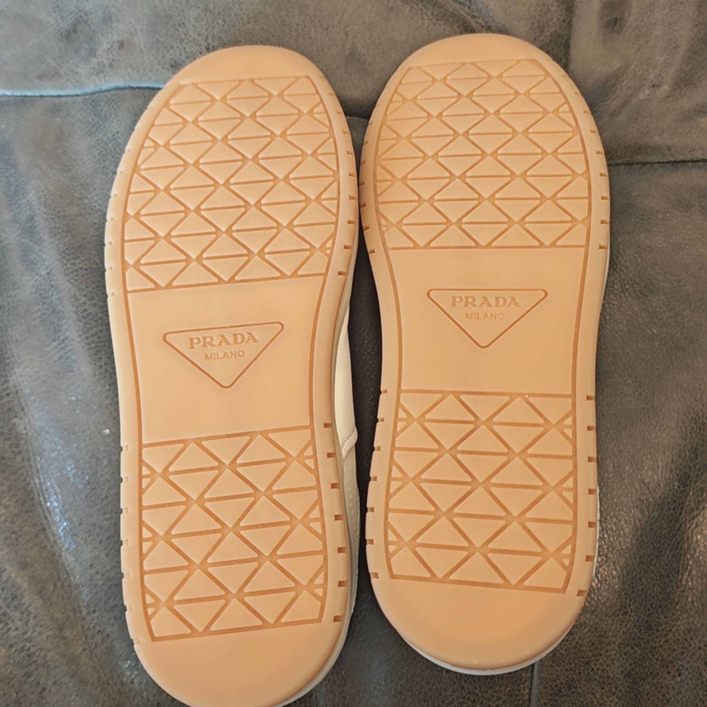 Prada Prada White Leather Triangle Logo Low-Top Sneakers 37 Size US 7 / IT 37 - 4 Thumbnail