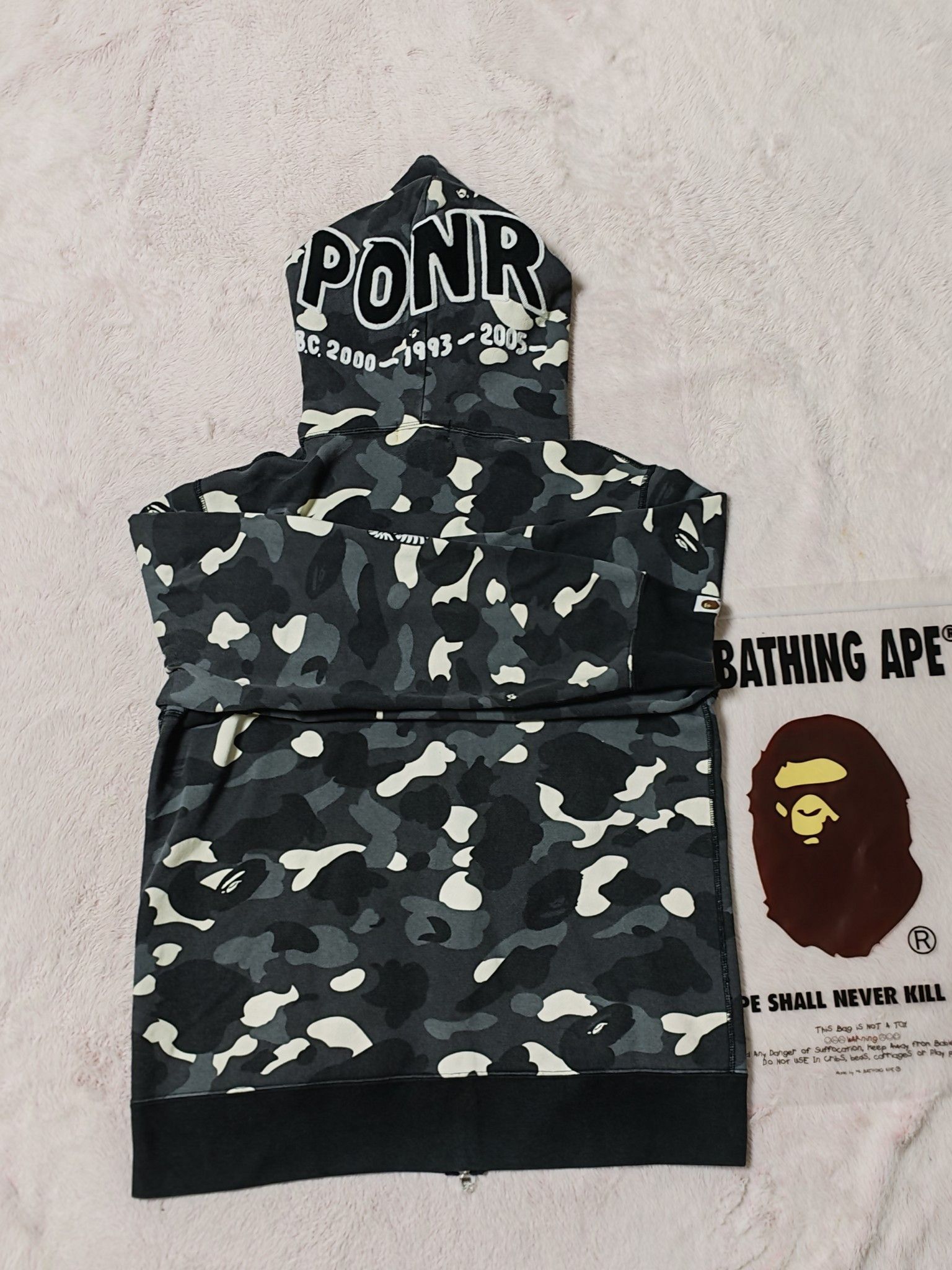 Bape A BATHING APE Camo Shark Hoodie Size XL Size US XL / EU 56 / 4 - 2 Thumbnail