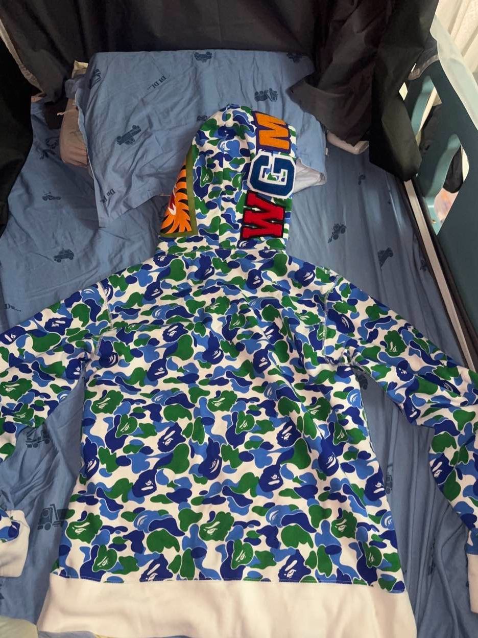 Bape A Bathing Ape Camo Shark Hoodie Size L Size US L / EU 52-54 / 3 - 2 Thumbnail
