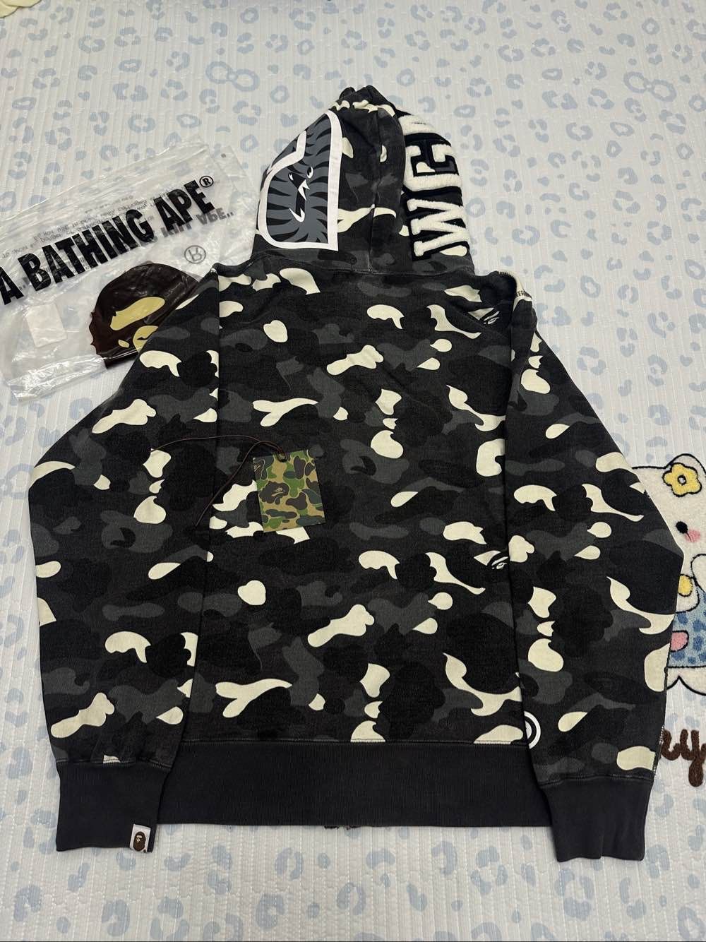 Bape A BATHING APE City Camo Shark Hoodie Size L Size US L / EU 52-54 / 3 - 2 Thumbnail