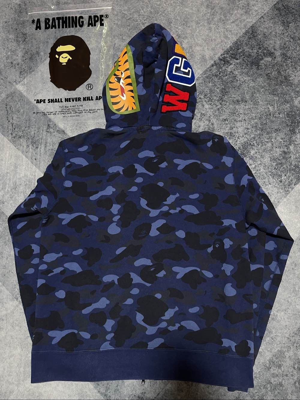 Bape A Bathing Ape Blue Camo Shark Hoodie Size XXL Size US XXL / EU 58 / 5 - 2 Thumbnail