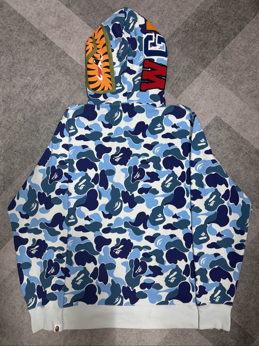 Bape A Bathing Ape Rhinestone Shark Hoodie Blue Camo Size XL Size US XL / EU 56 / 4 - 2 Thumbnail