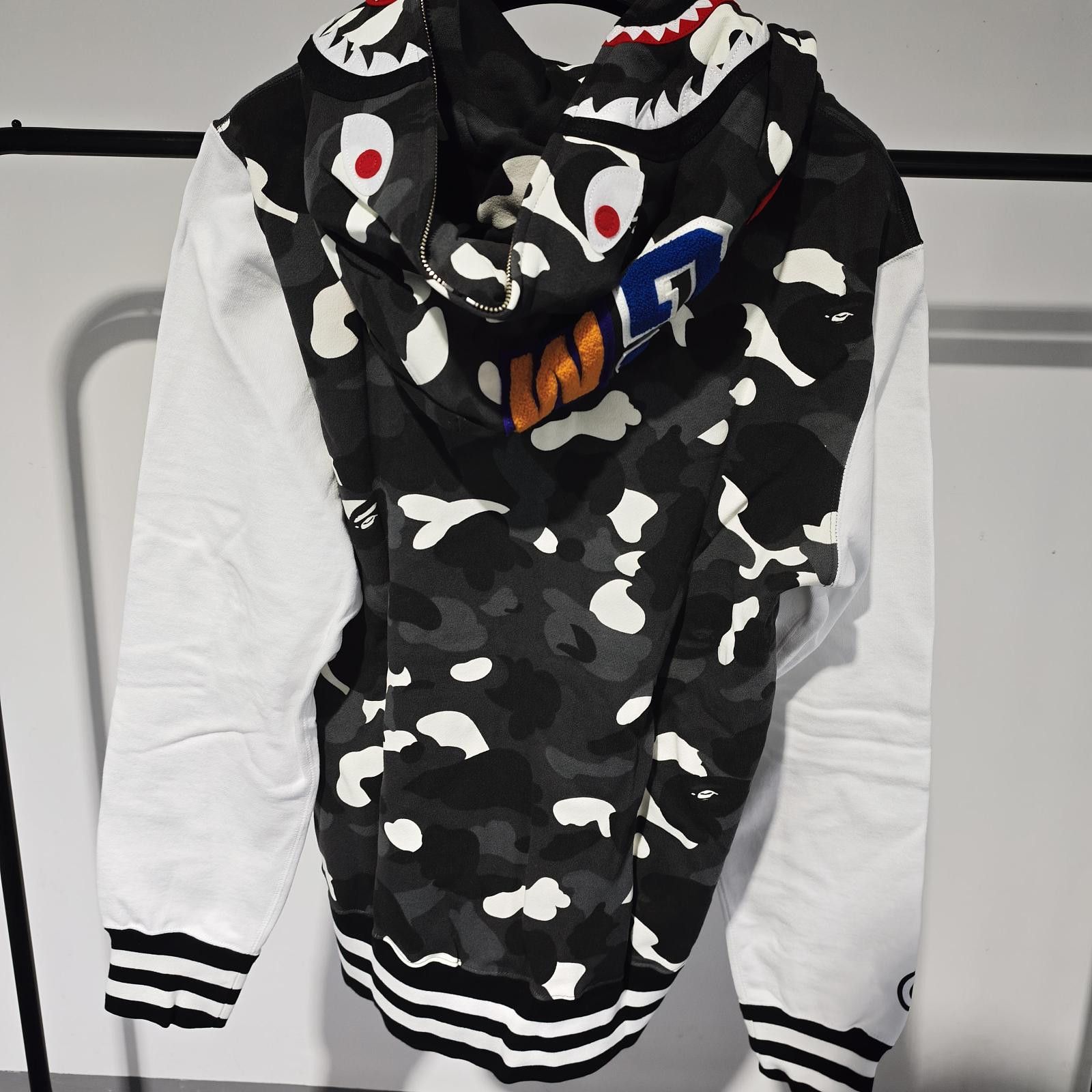 Bape A BATHING APE Camo Shark Hoodie Size XL Size US XL / EU 56 / 4 - 2 Thumbnail