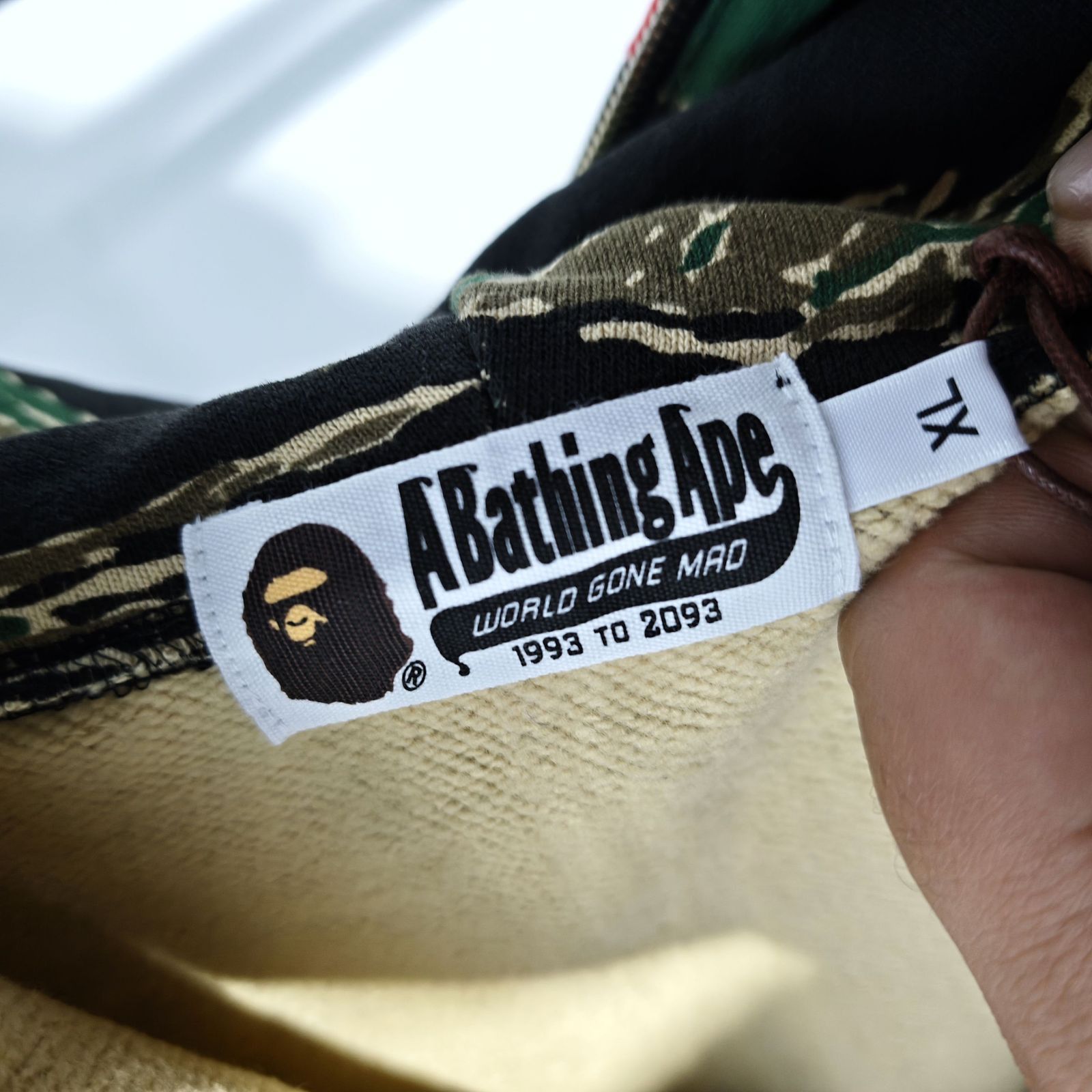 Bape A BATHING APE Camo Shark Hoodie Size XL Size US XL / EU 56 / 4 - 3 Thumbnail