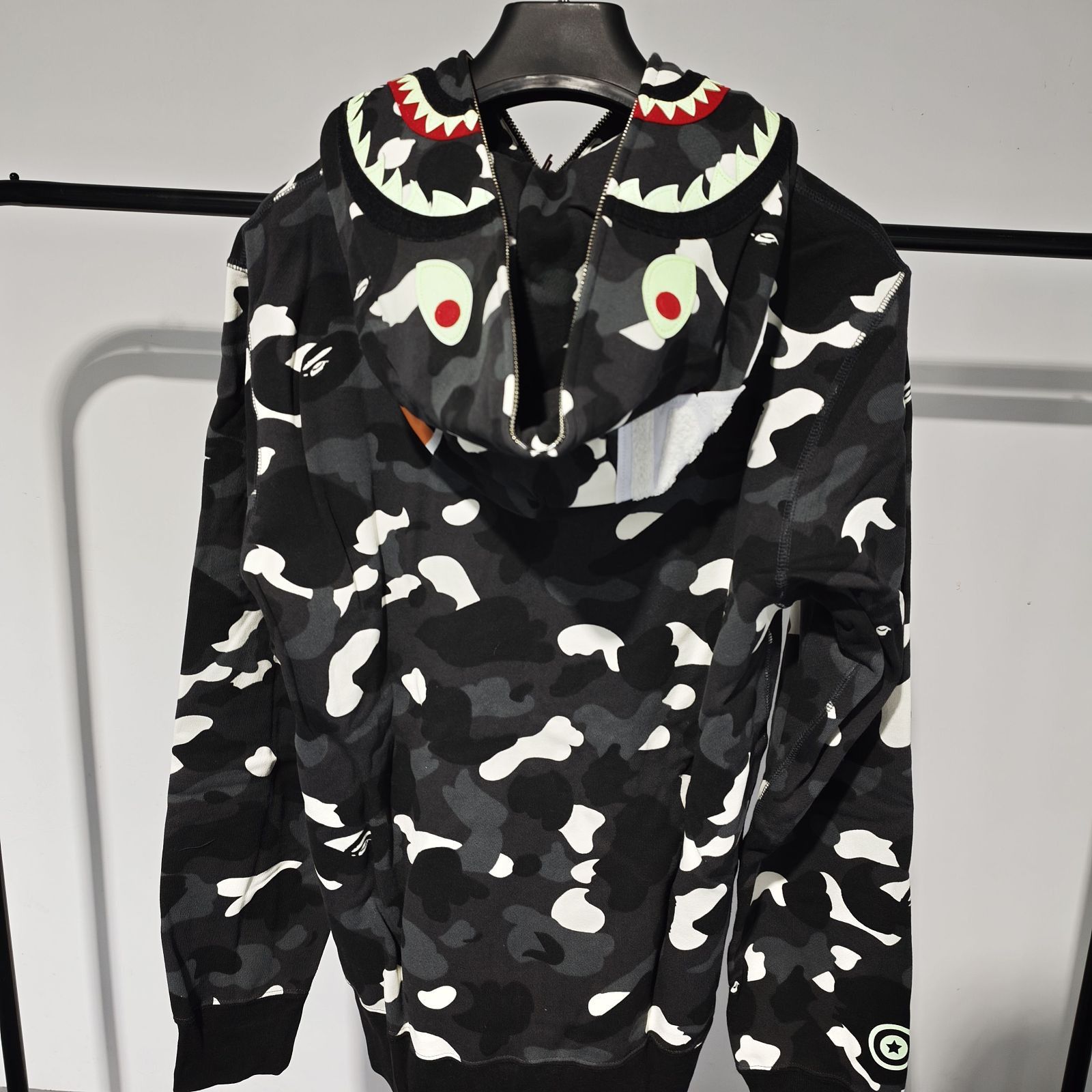 Bape A BATHING APE Camo Shark Hoodie Size XL Size US XL / EU 56 / 4 - 2 Thumbnail