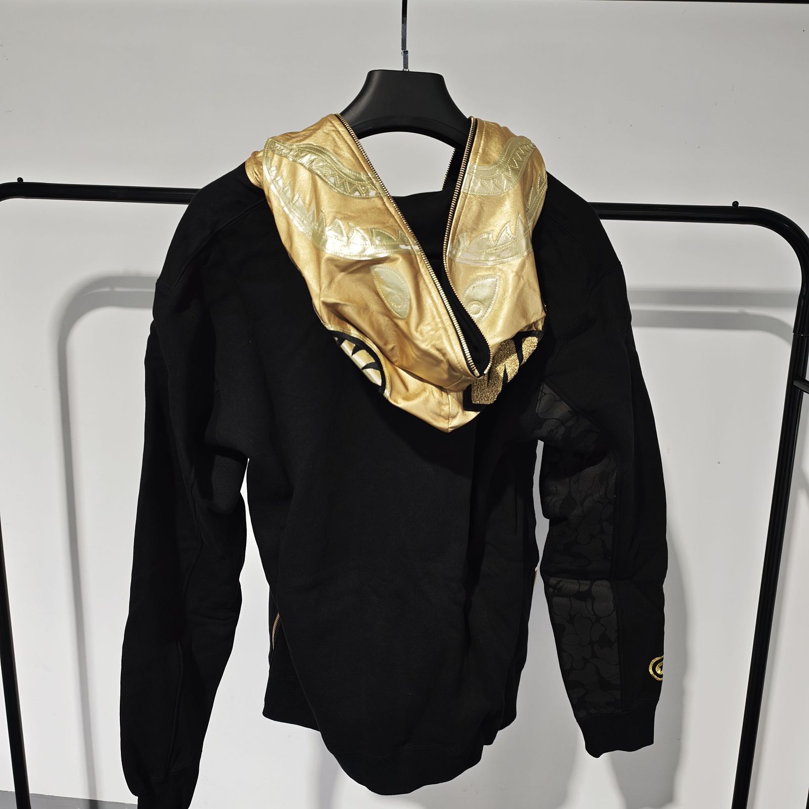 Bape A BATHING APE Gold Shark Hoodie Jacket Size XL Size US XL / EU 56 / 4 - 2 Thumbnail