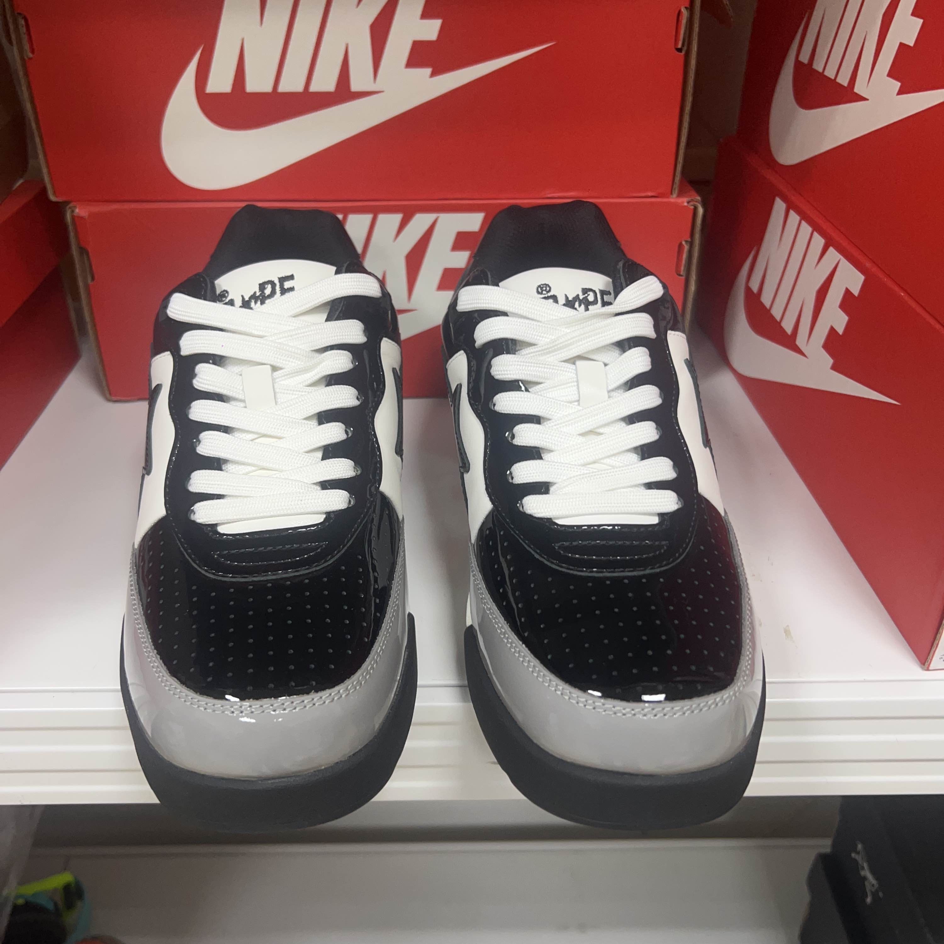 Bape A Bathing Ape Patent Low-Top Sneakers US 10 Size US 11 / EU 44 - 2 Thumbnail