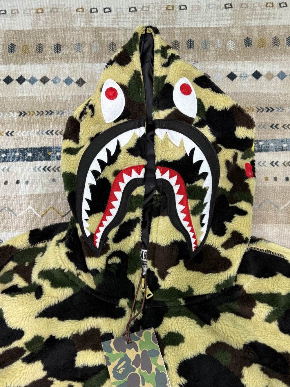 Bape A BATHING APE 1st Camo Shark Fleece Hoodie Size XL Size US XL / EU 56 / 4 - 5 Thumbnail