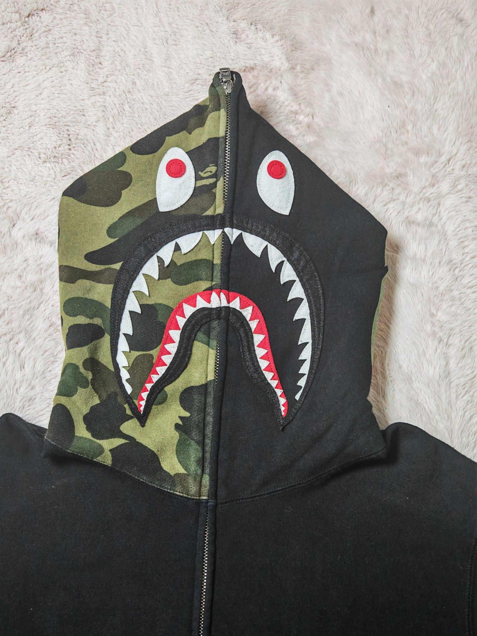 Bape A Bathing Ape Camo Shark Hoodie Size XL Size US XL / EU 56 / 4 - 6 Thumbnail