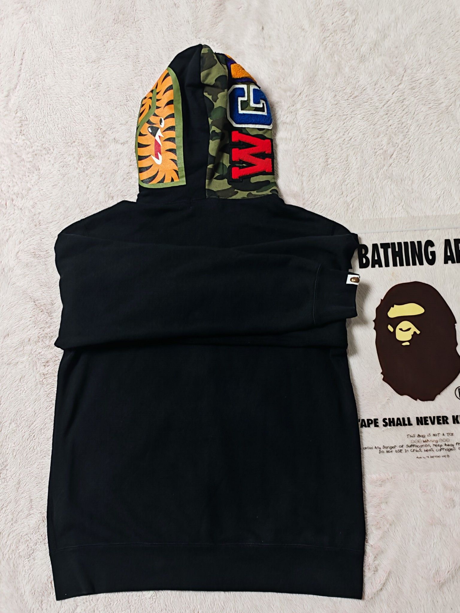 Bape A Bathing Ape Camo Shark Hoodie Size XL Size US XL / EU 56 / 4 - 2 Thumbnail