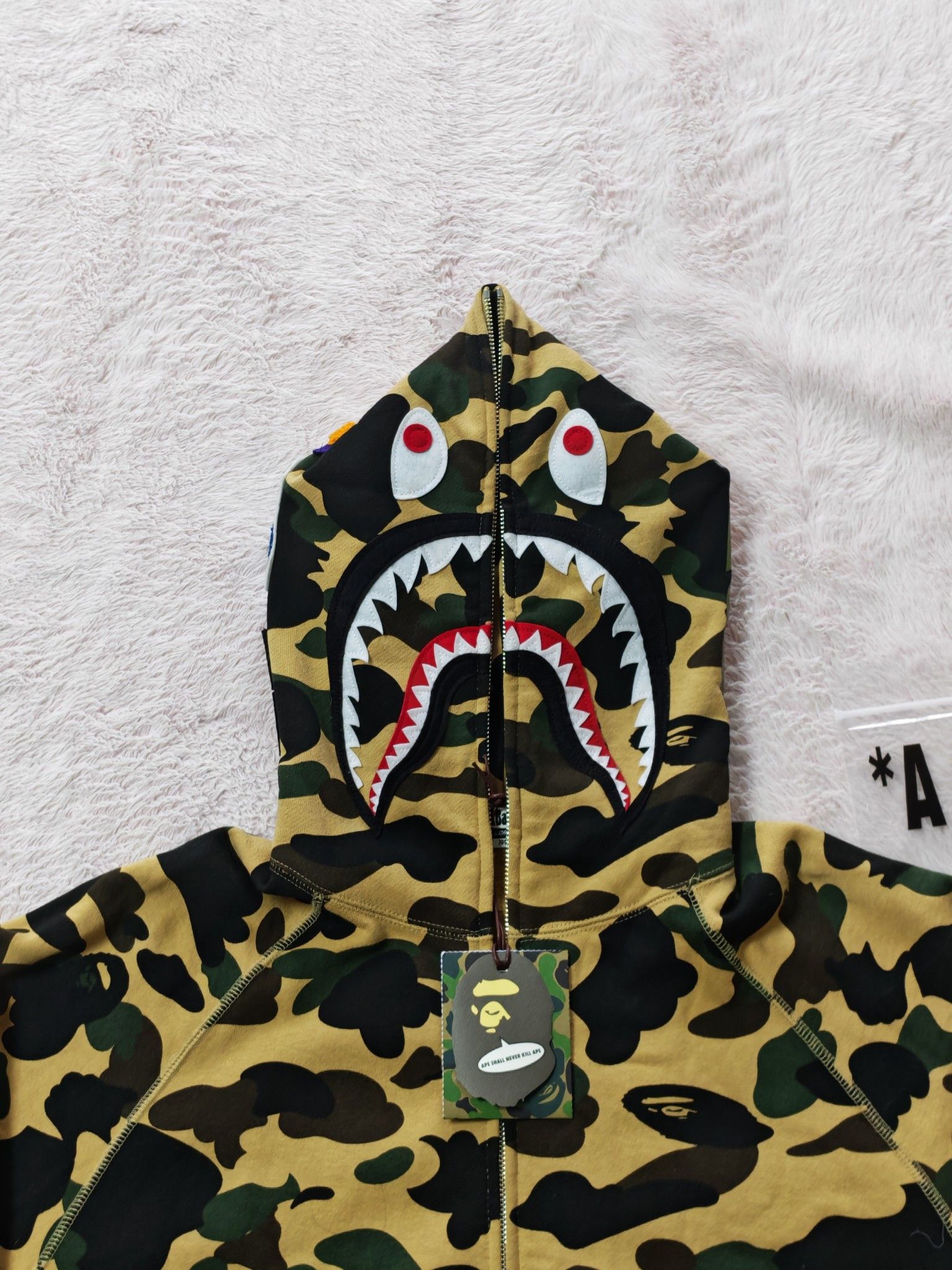 Bape A BATHING APE Camo Shark Full-Zip Hoodie Size L Size US L / EU 52-54 / 3 - 6 Thumbnail