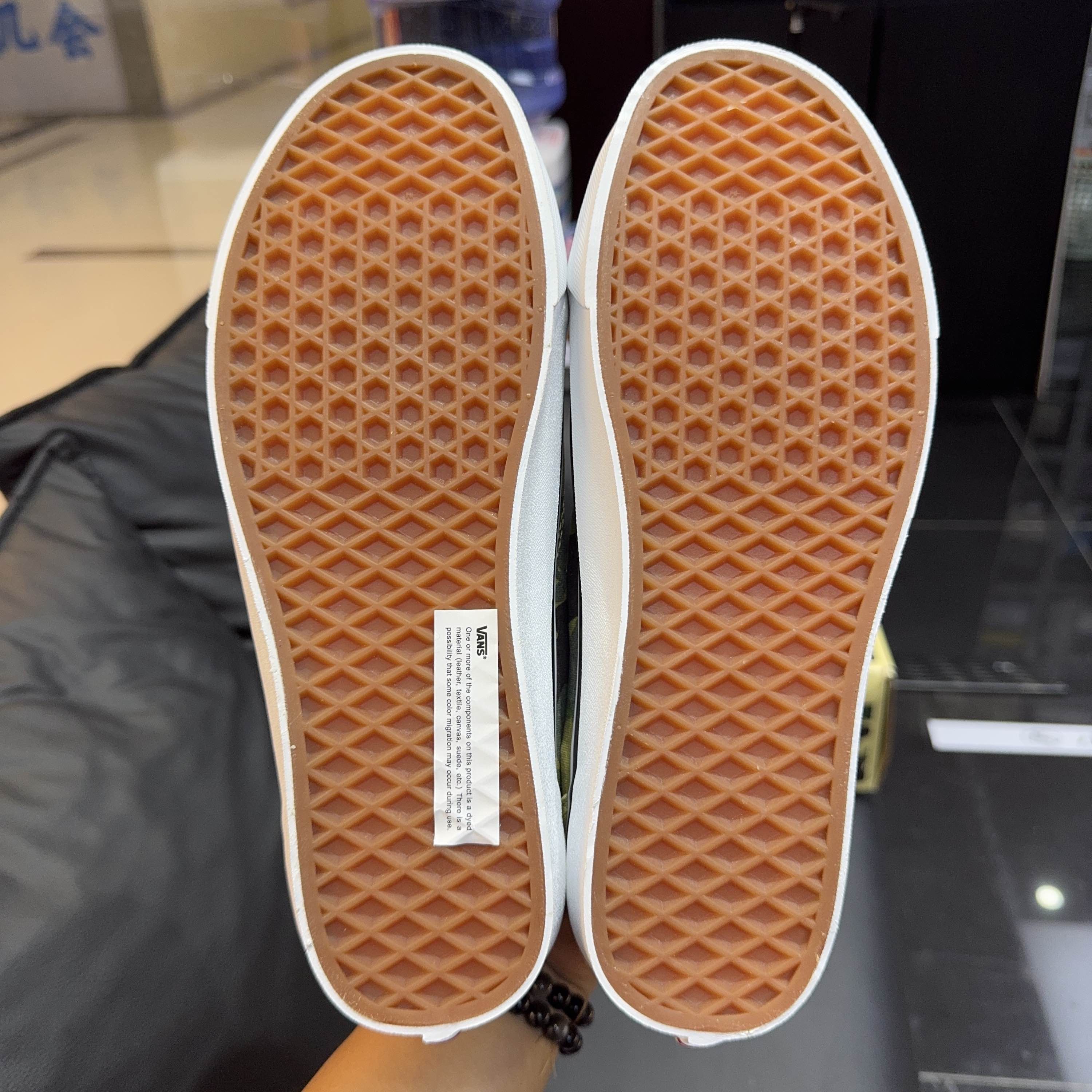 Bape × Vans A Bathing Ape x Vans Camo Old Skool Sneakers US 9 Size US 9 / EU 42 - 4 Thumbnail