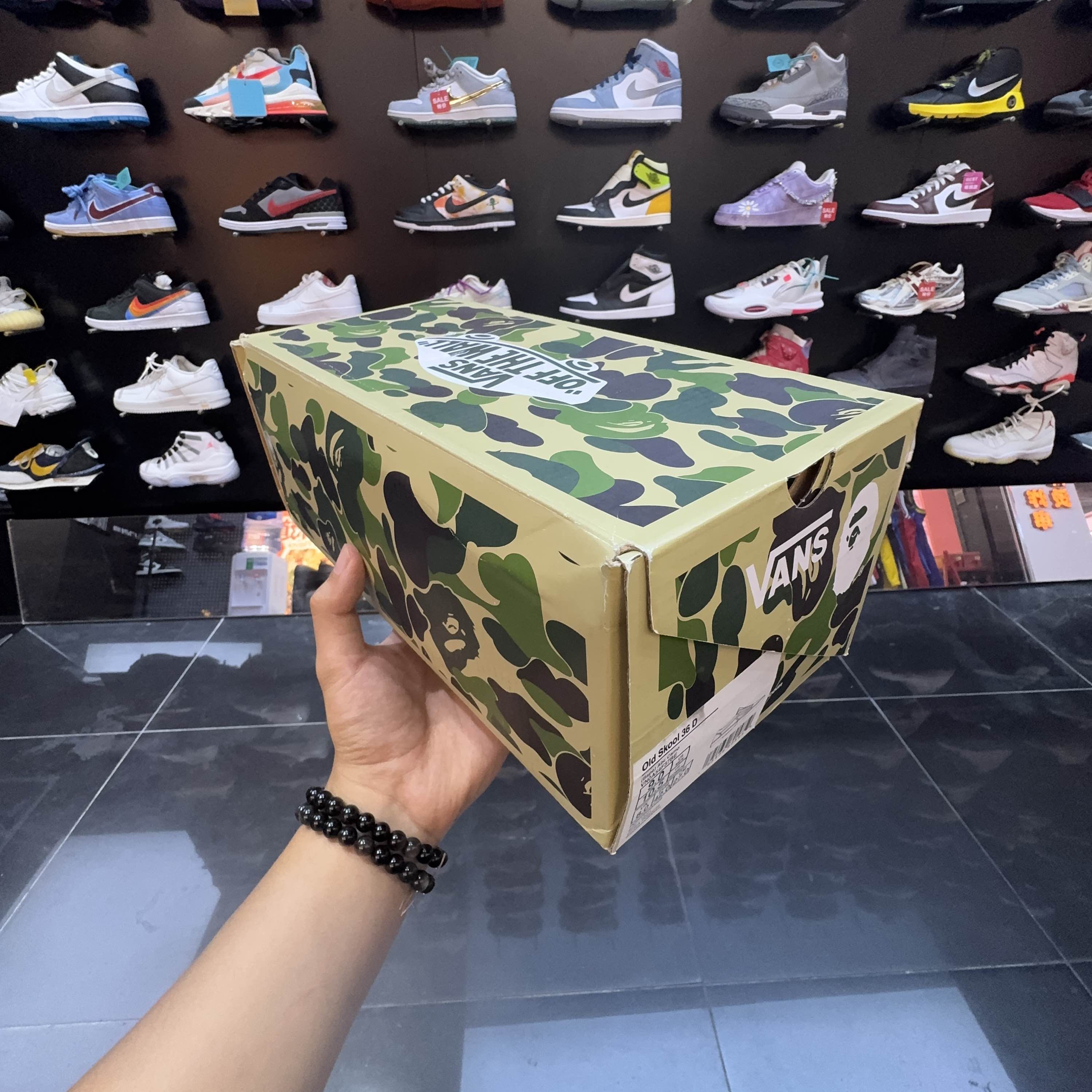 Bape × Vans A Bathing Ape x Vans Camo Old Skool Sneakers US 9 Size US 9 / EU 42 - 6 Thumbnail