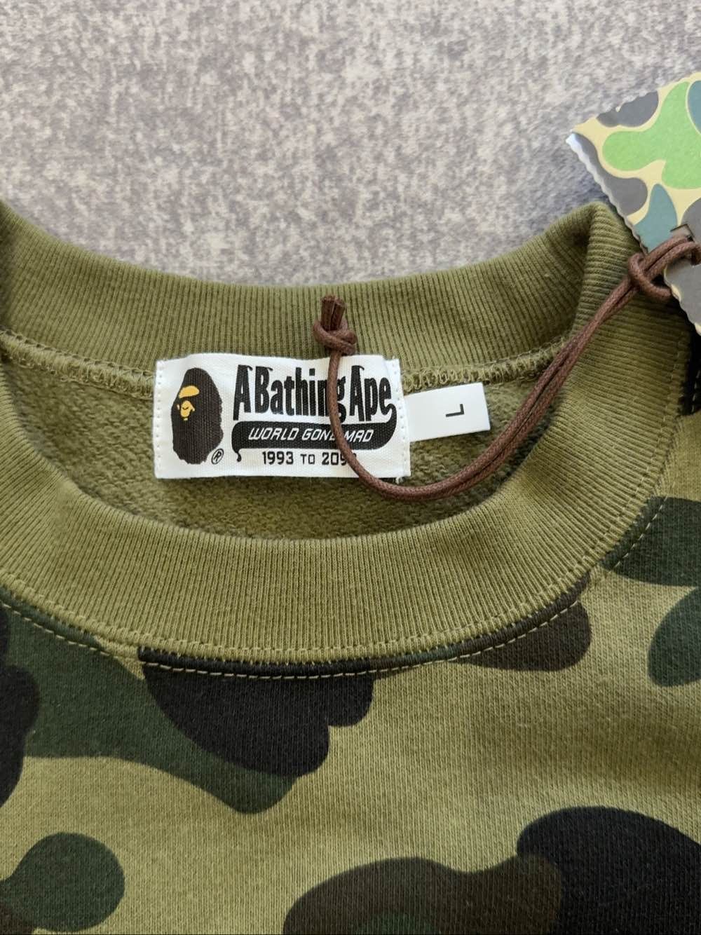 Bape A BATHING APE Camo Crewneck Sweatshirt Size L Size US L / EU 52-54 / 3 - 3 Thumbnail