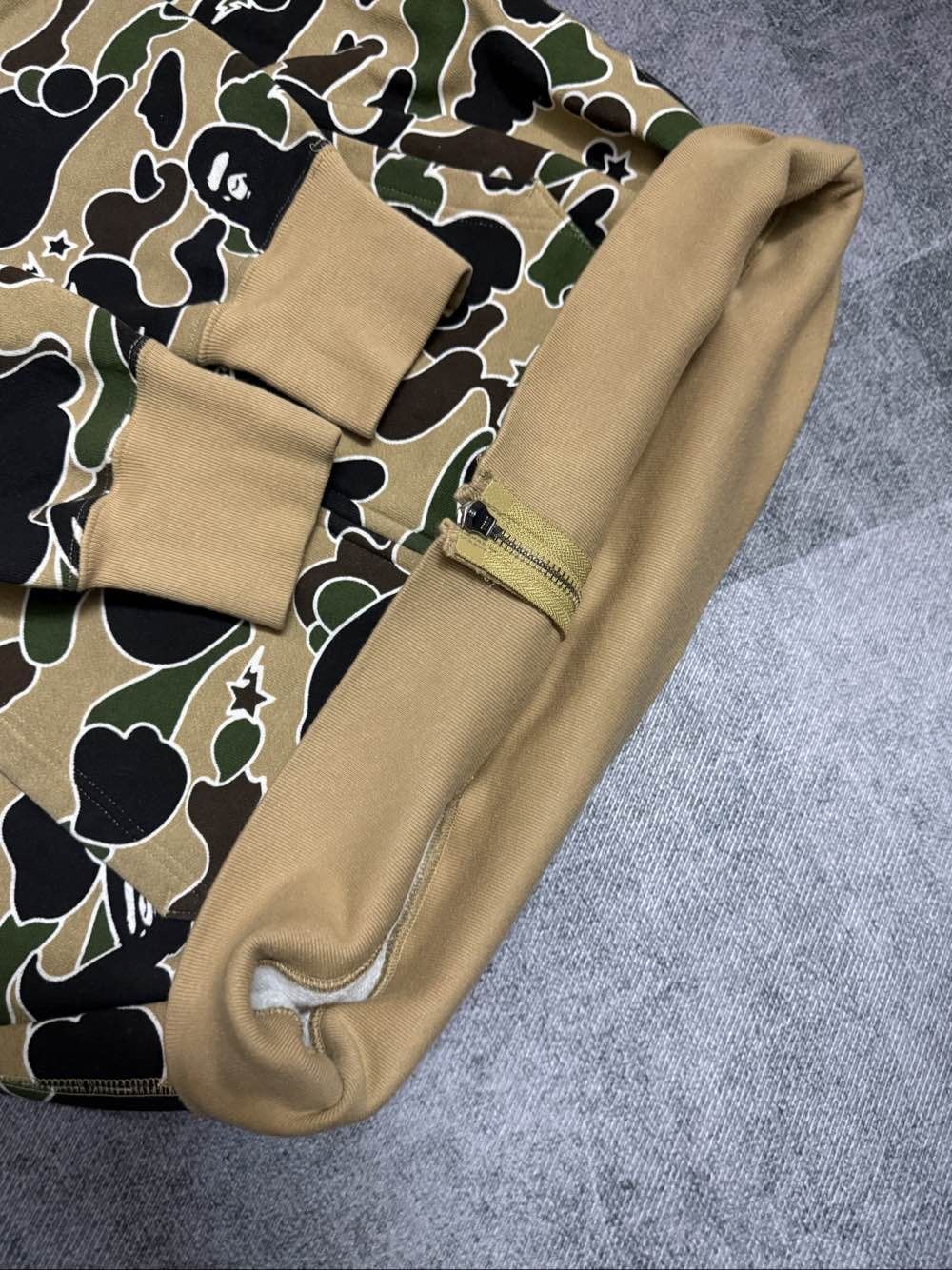 Bape A Bathing Ape Camo Shark Hoodie Size L Size US L / EU 52-54 / 3 - 9 Thumbnail
