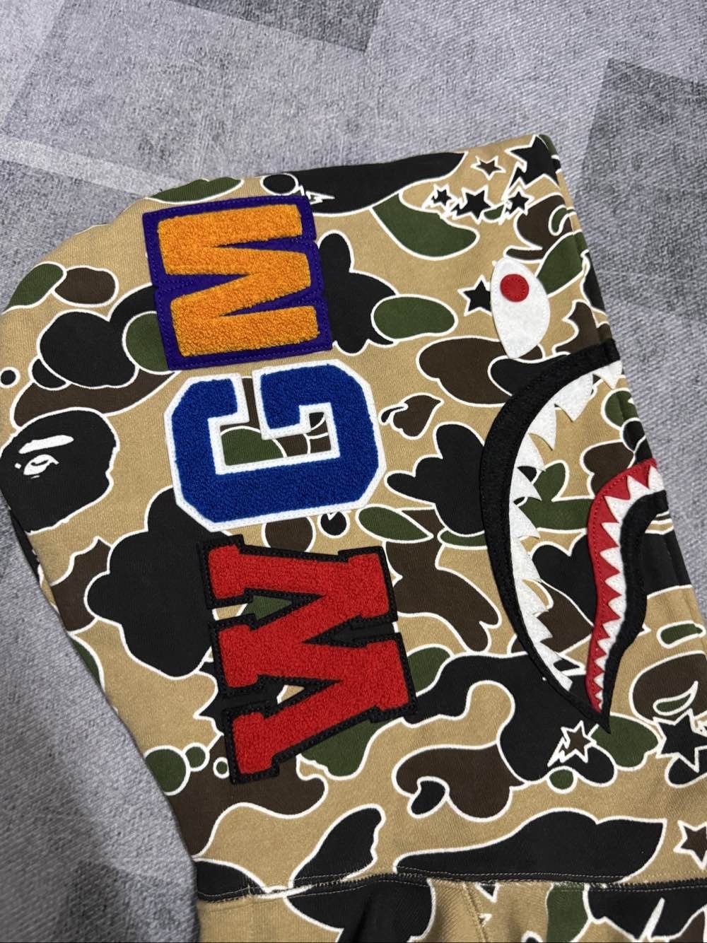 Bape A Bathing Ape Camo Shark Hoodie Size L Size US L / EU 52-54 / 3 - 10 Thumbnail
