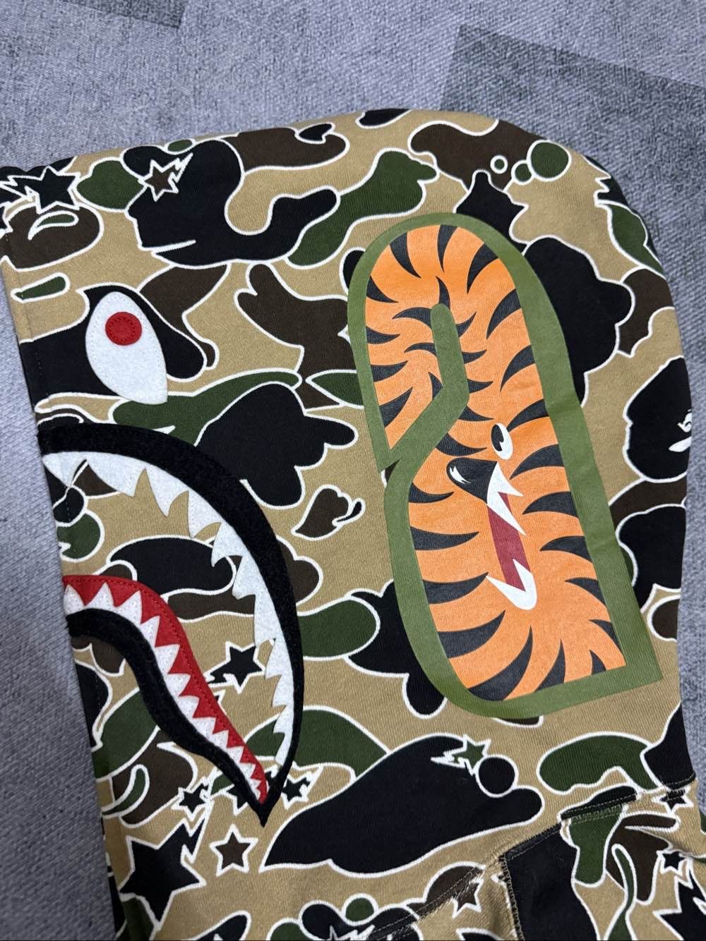 Bape A Bathing Ape Camo Shark Hoodie Size L Size US L / EU 52-54 / 3 - 11 Thumbnail
