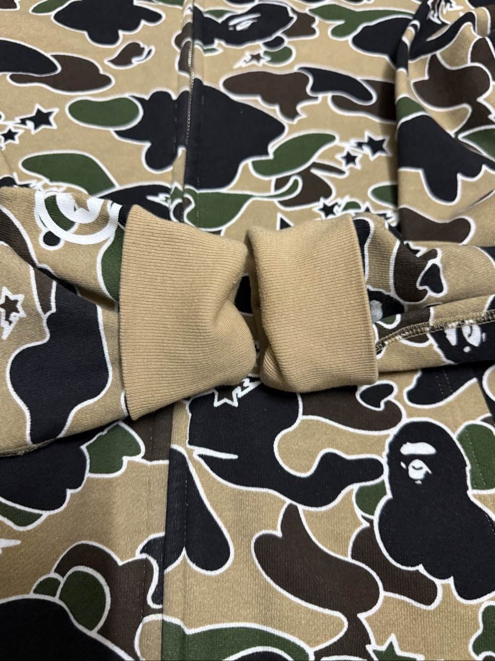 Bape A Bathing Ape Camo Shark Hoodie Size L Size US L / EU 52-54 / 3 - 8 Thumbnail