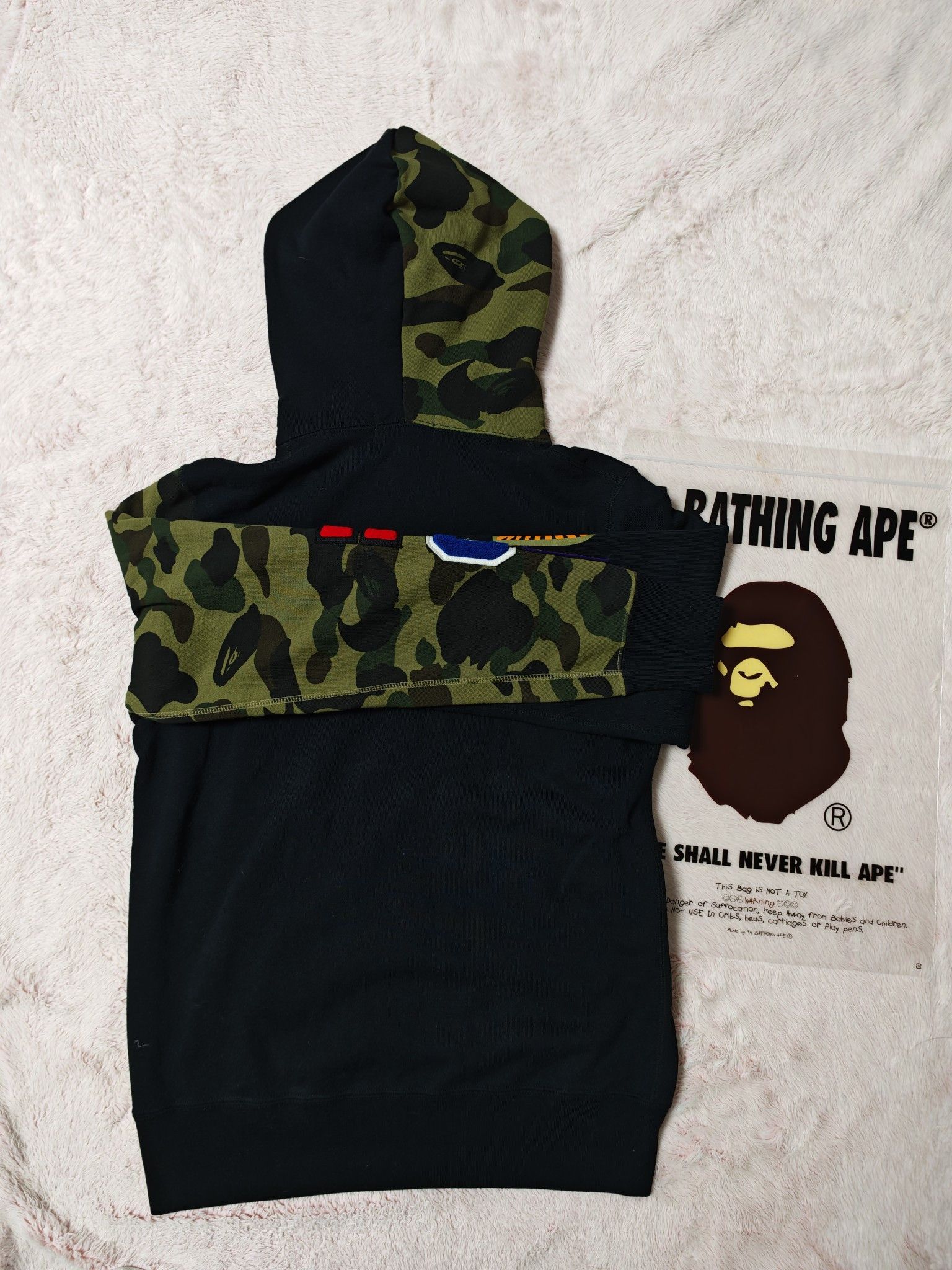 Bape A BATHING APE Camo Shark Zip Hoodie Size M Size US M / EU 48-50 / 2 - 2 Thumbnail