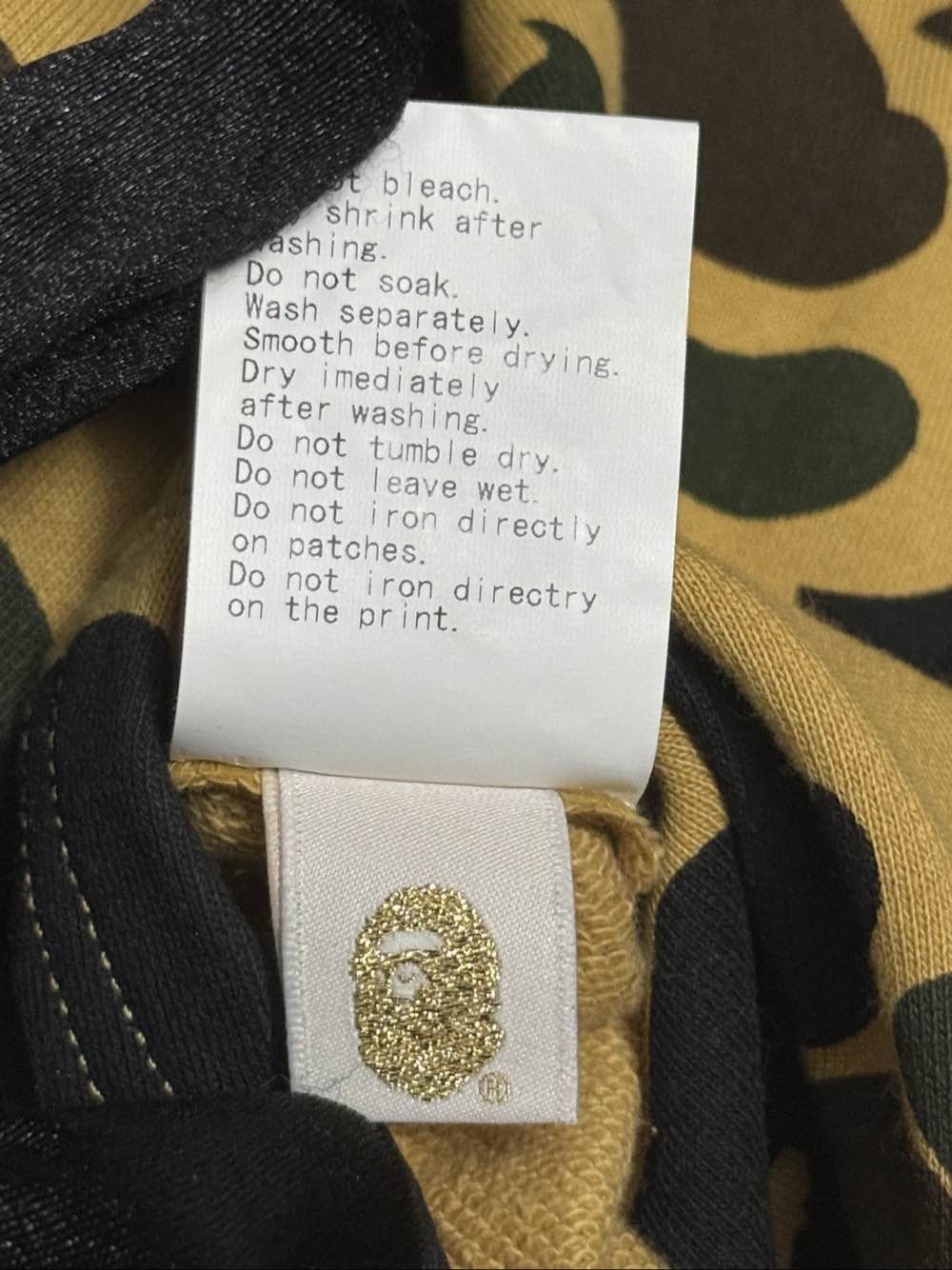 Bape A Bathing Ape Camo Shark Hoodie Size M Size US M / EU 48-50 / 2 - 14 Thumbnail