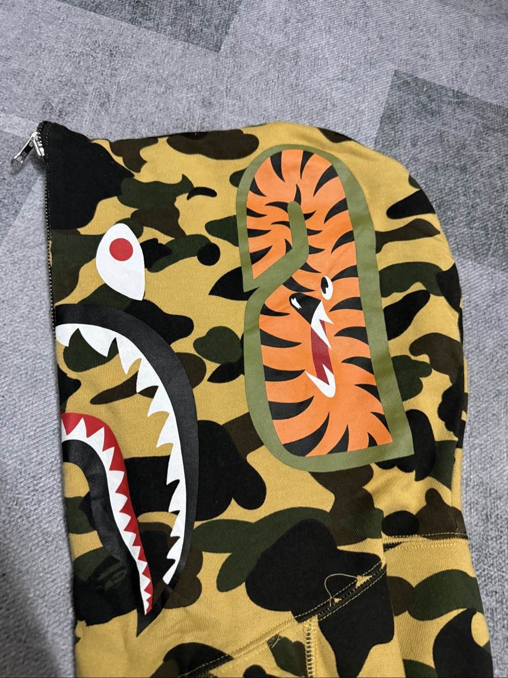 Bape A Bathing Ape Camo Shark Hoodie Size M Size US M / EU 48-50 / 2 - 9 Thumbnail