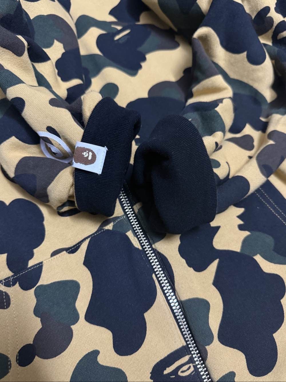 Bape A Bathing Ape Camo Shark Hoodie Size M Size US M / EU 48-50 / 2 - 10 Thumbnail